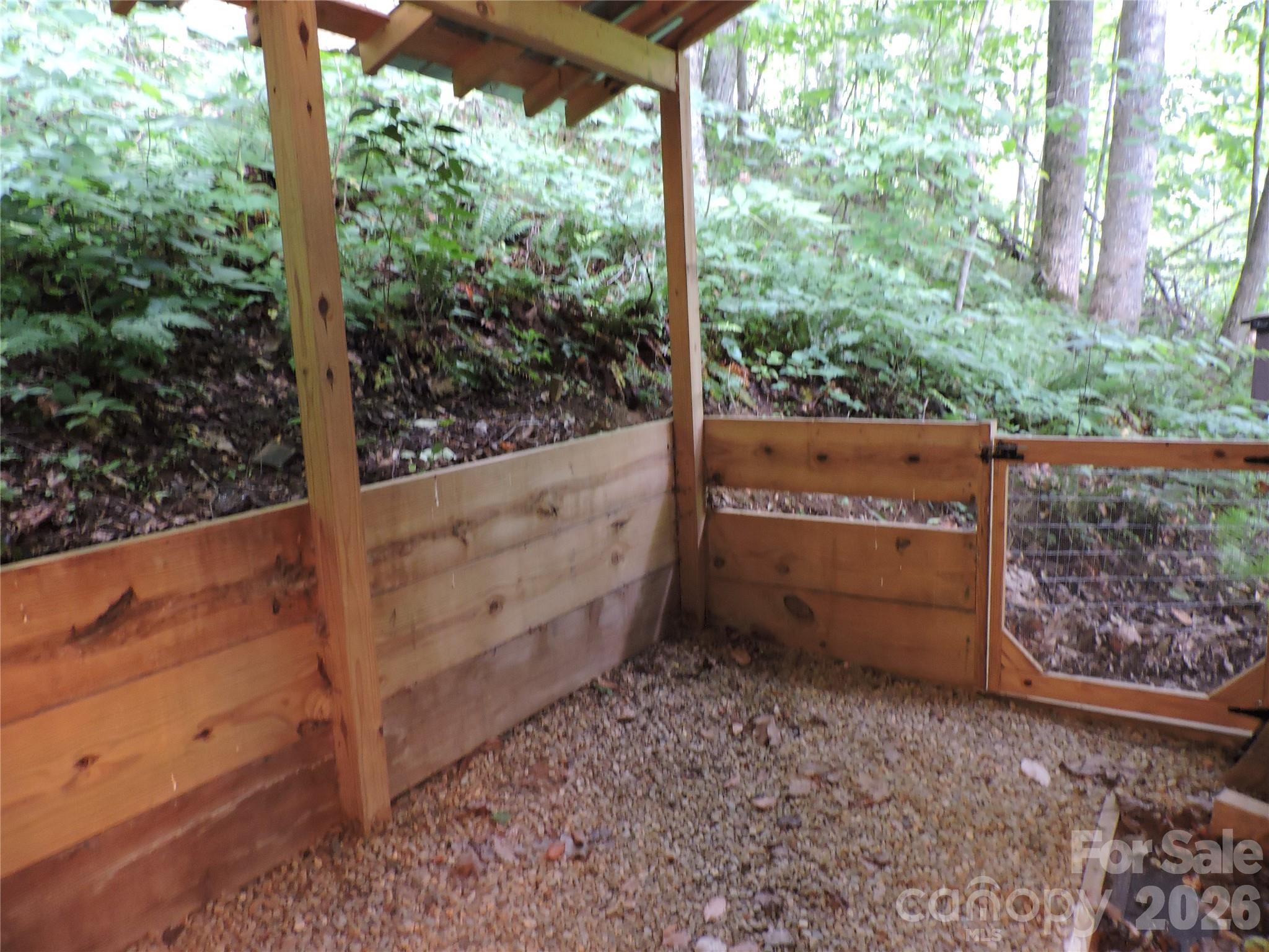 main property photo 40