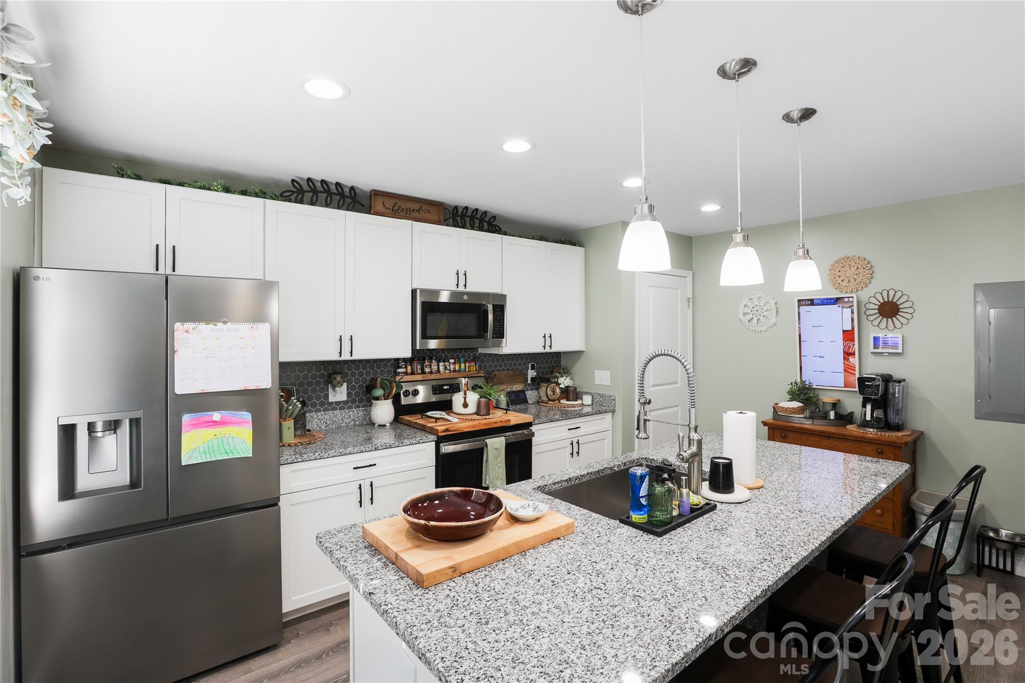 main property photo 7