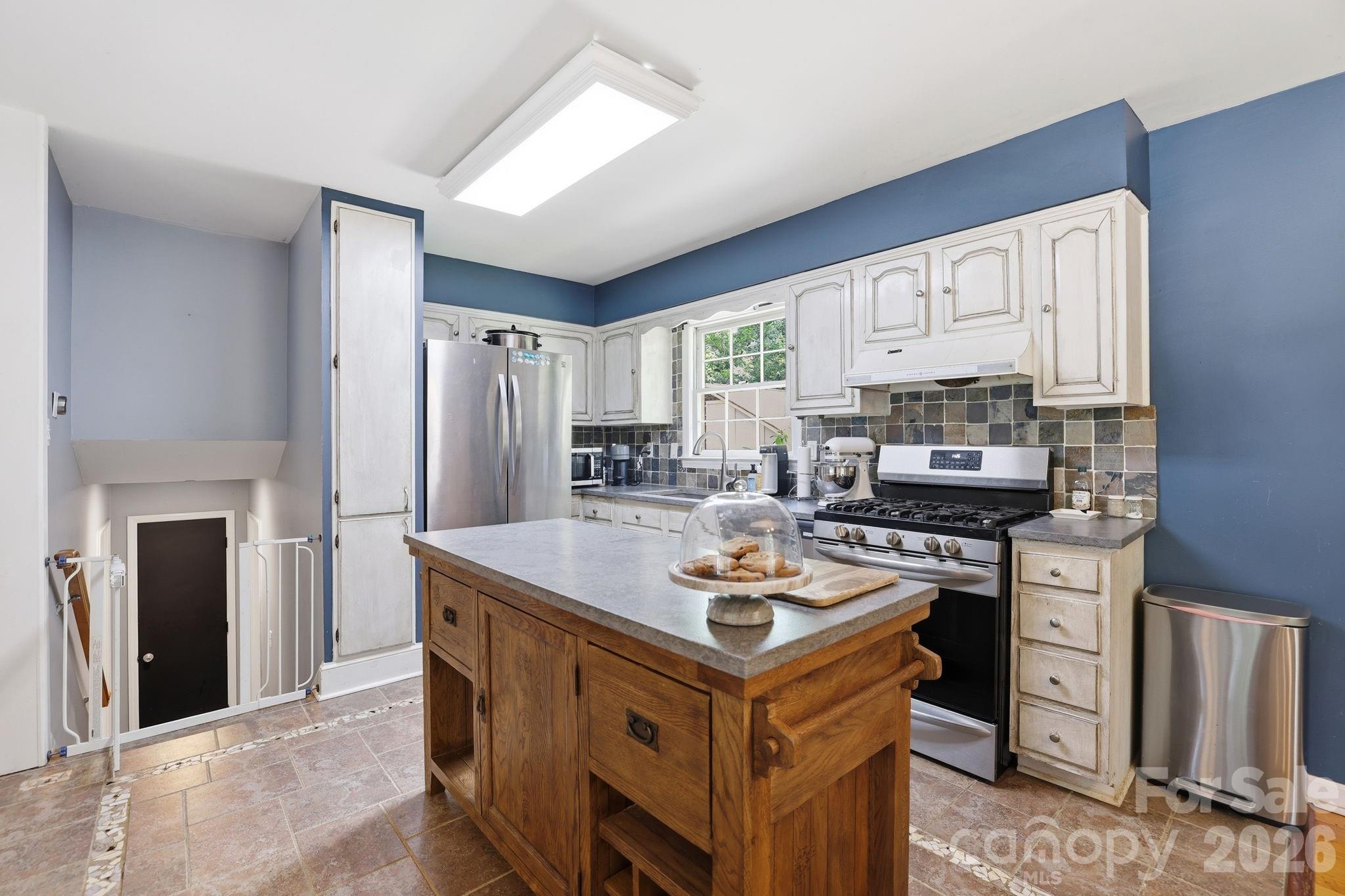 main property photo 5