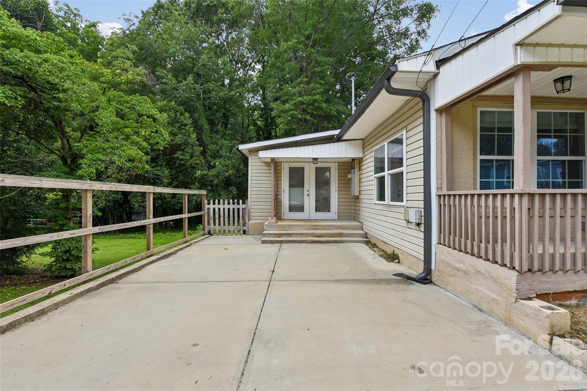 main property photo 32