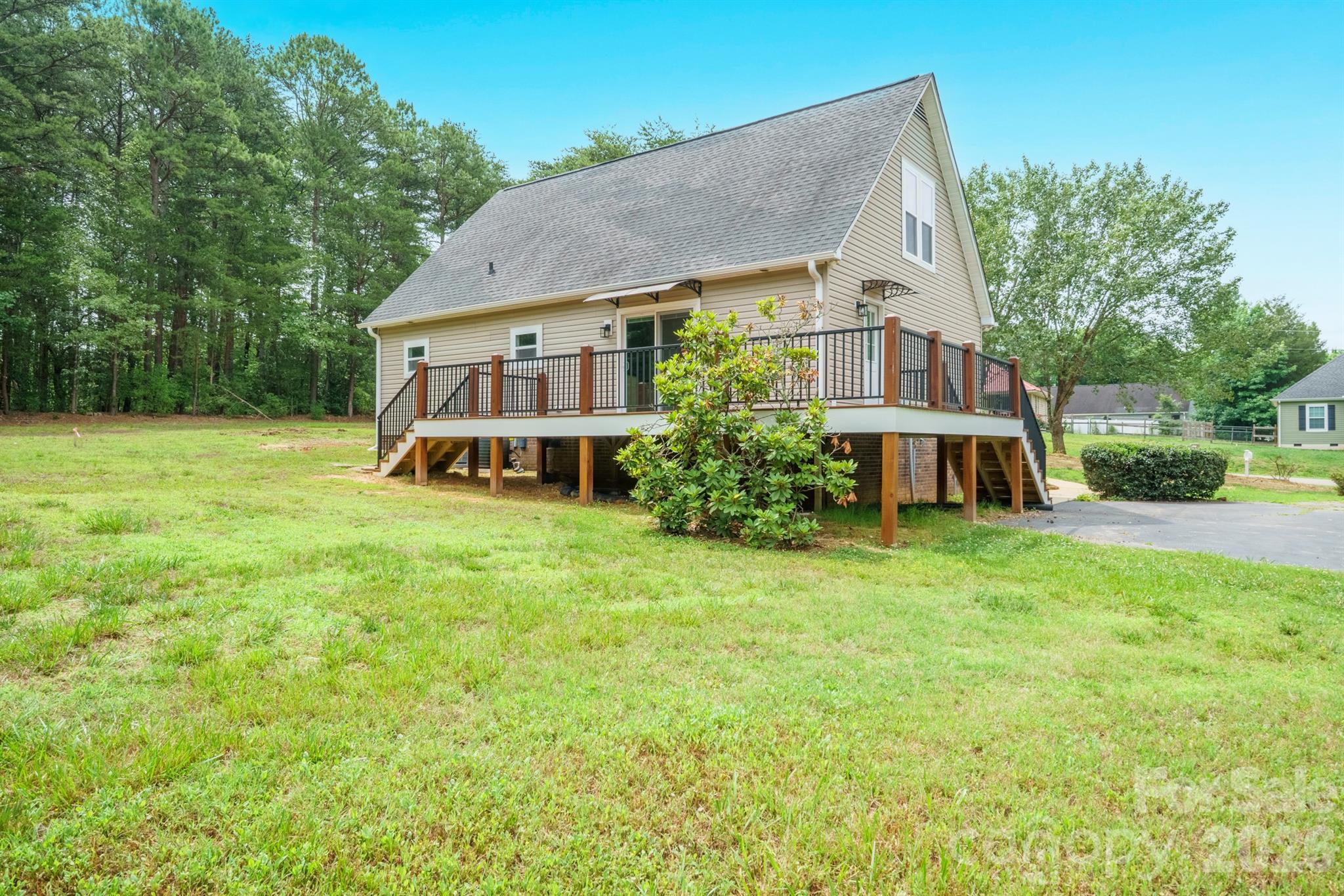 main property photo 41