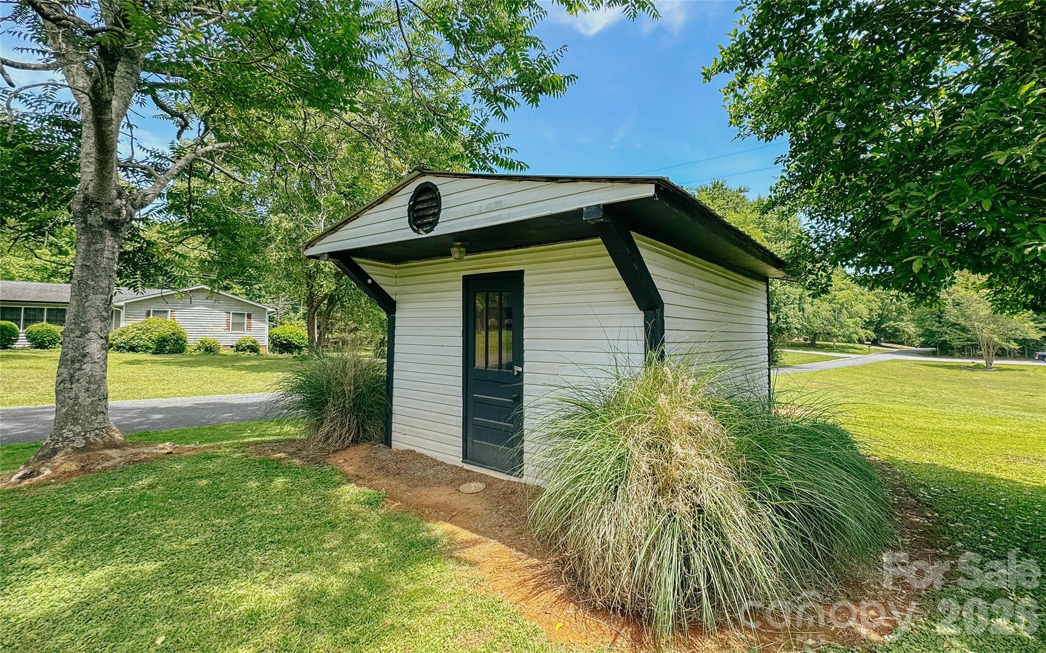 main property photo 30