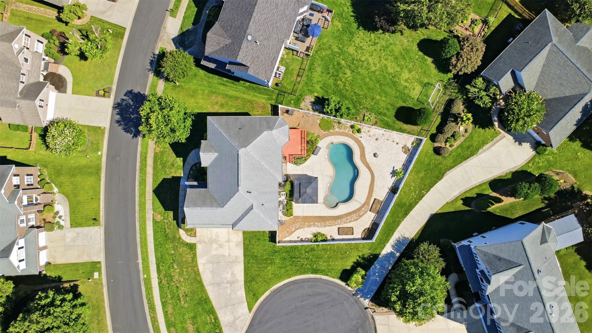 main property photo 40