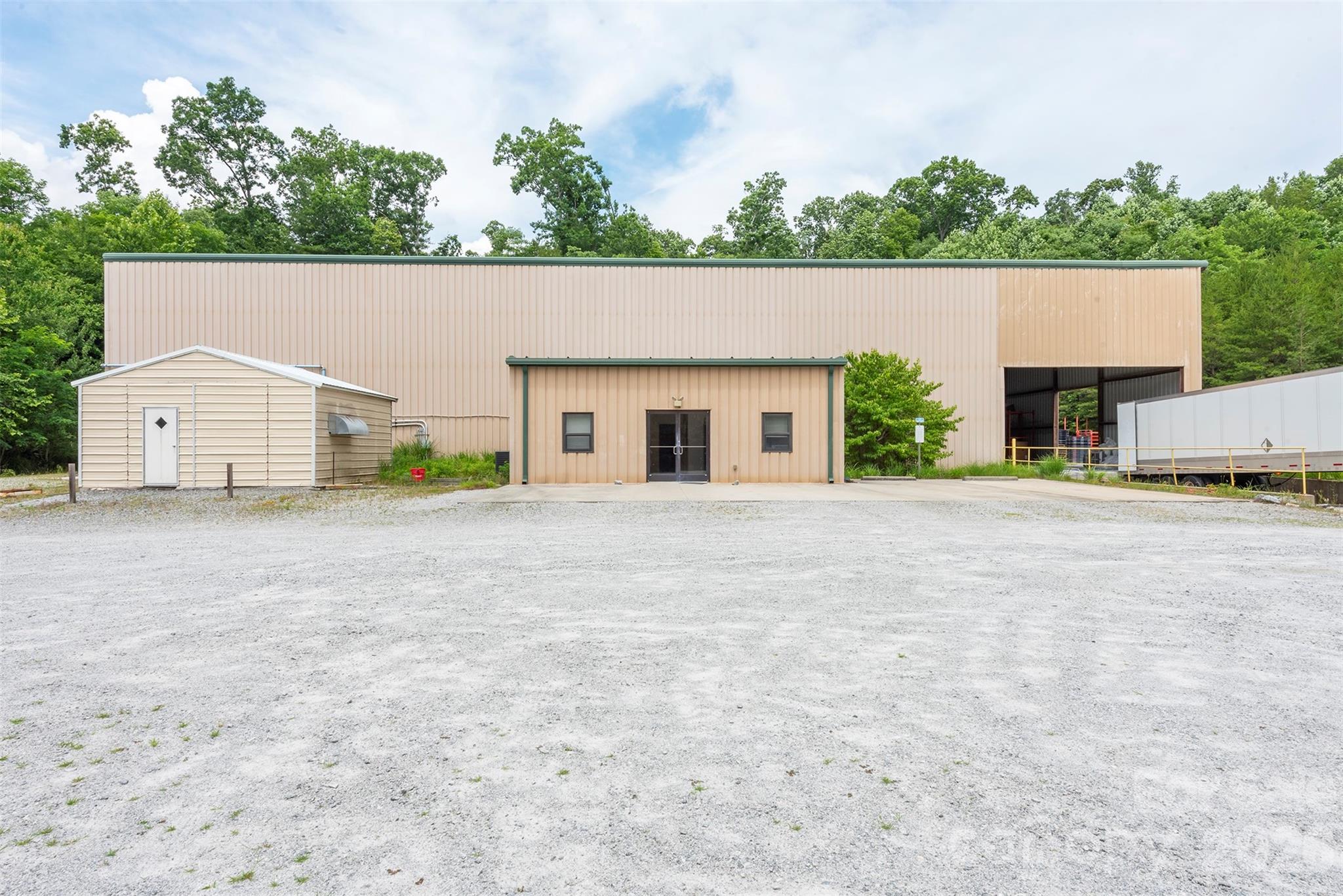 main property photo 29