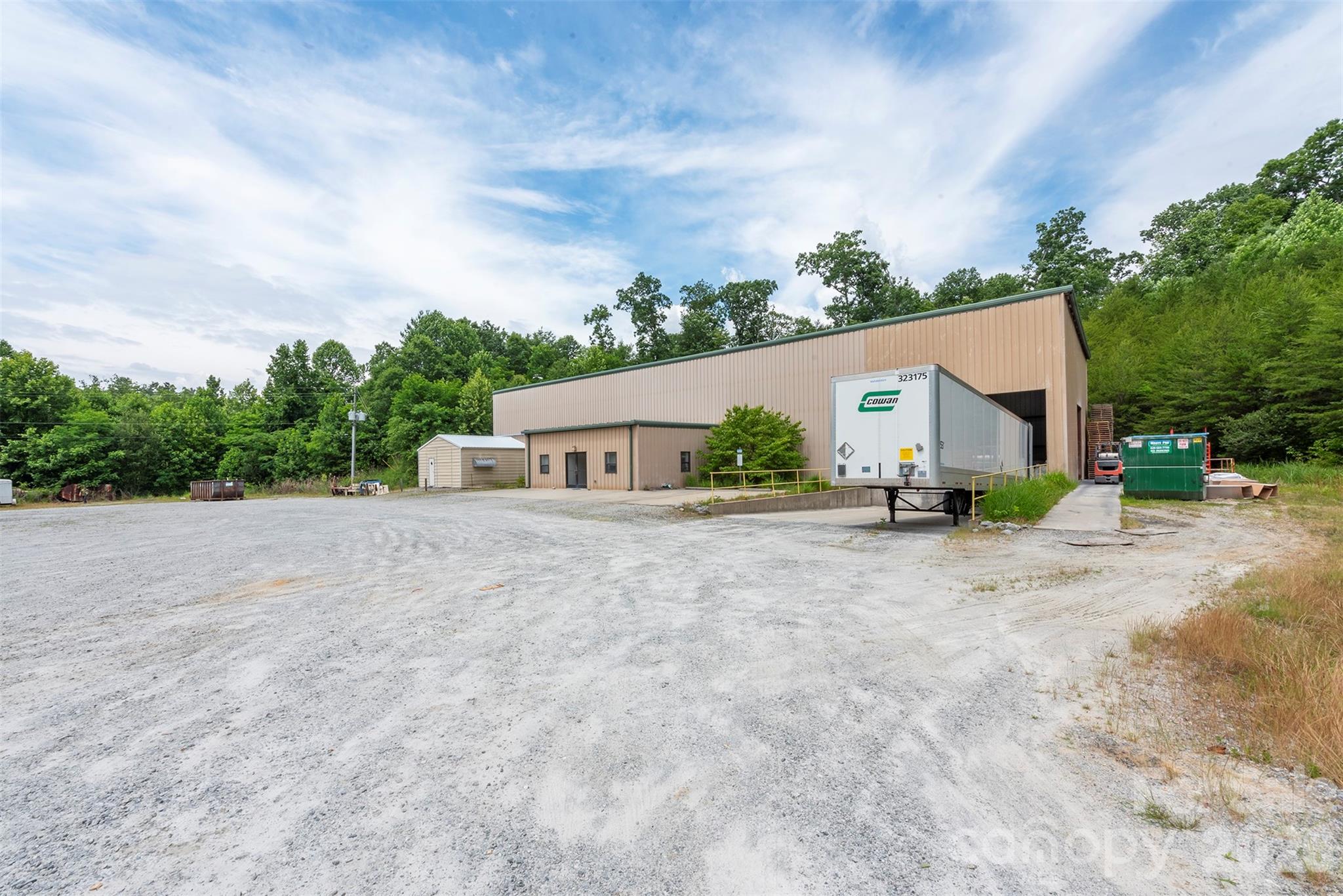 main property photo 30