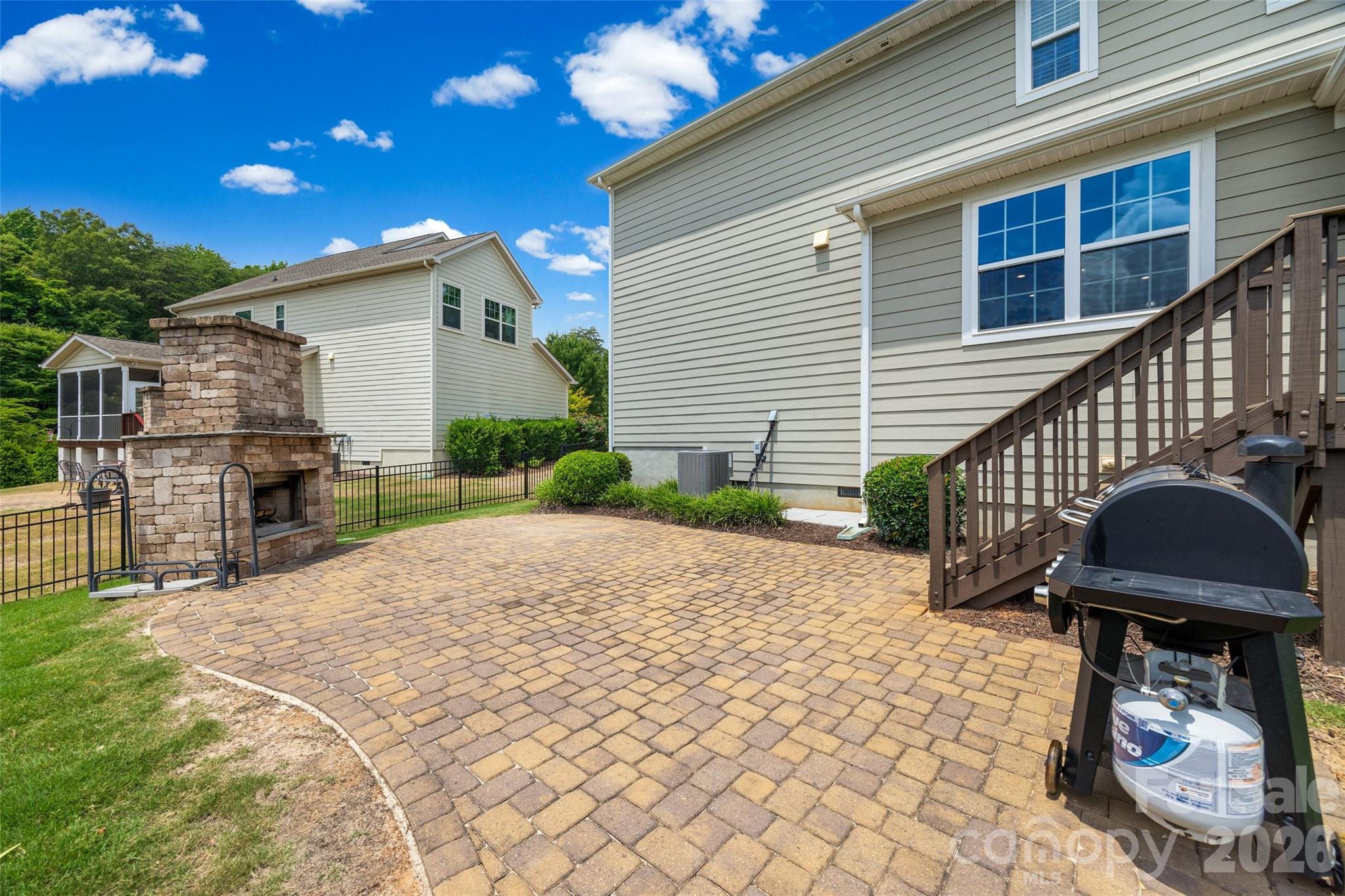 main property photo 23