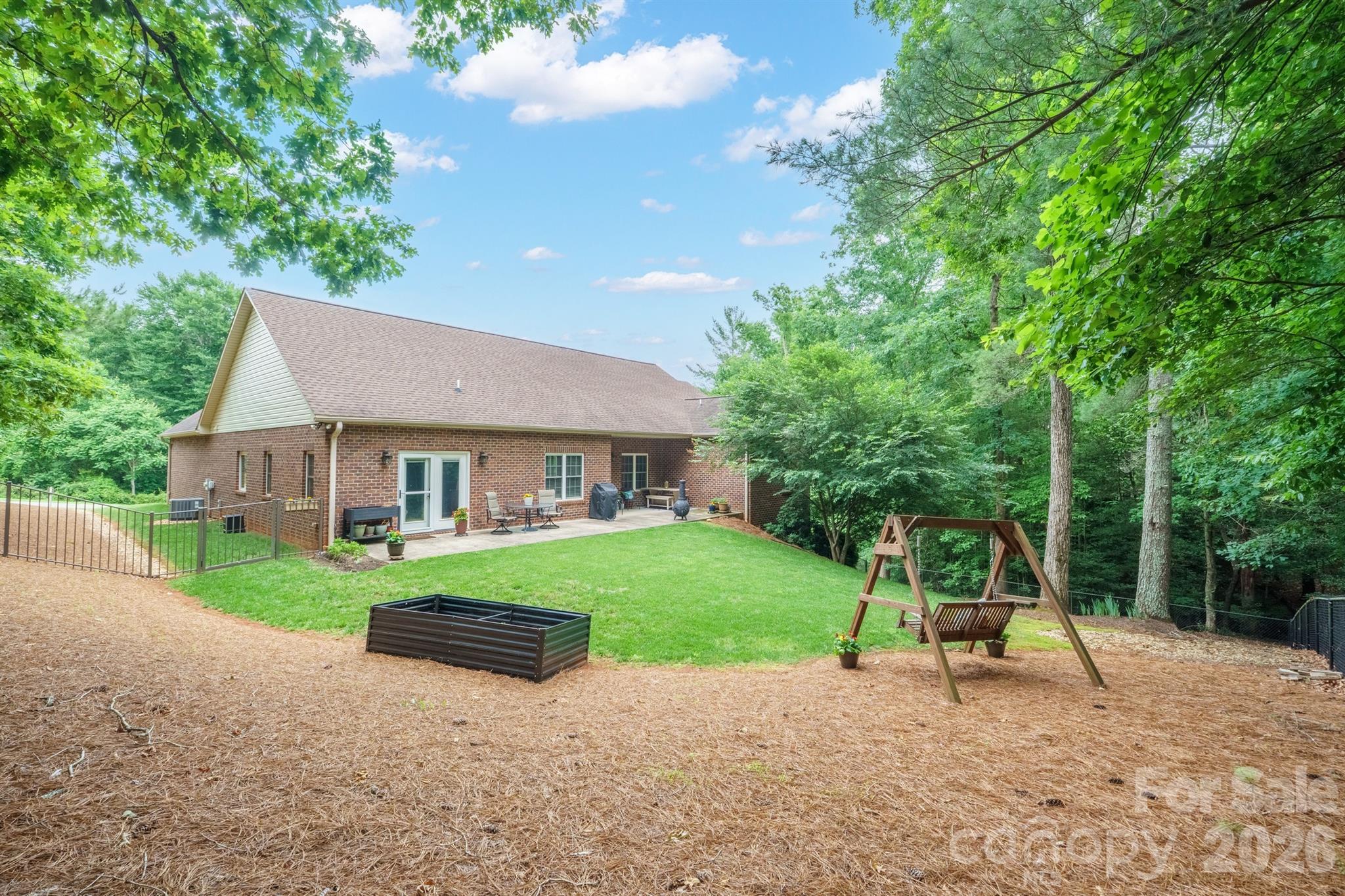 main property photo 9