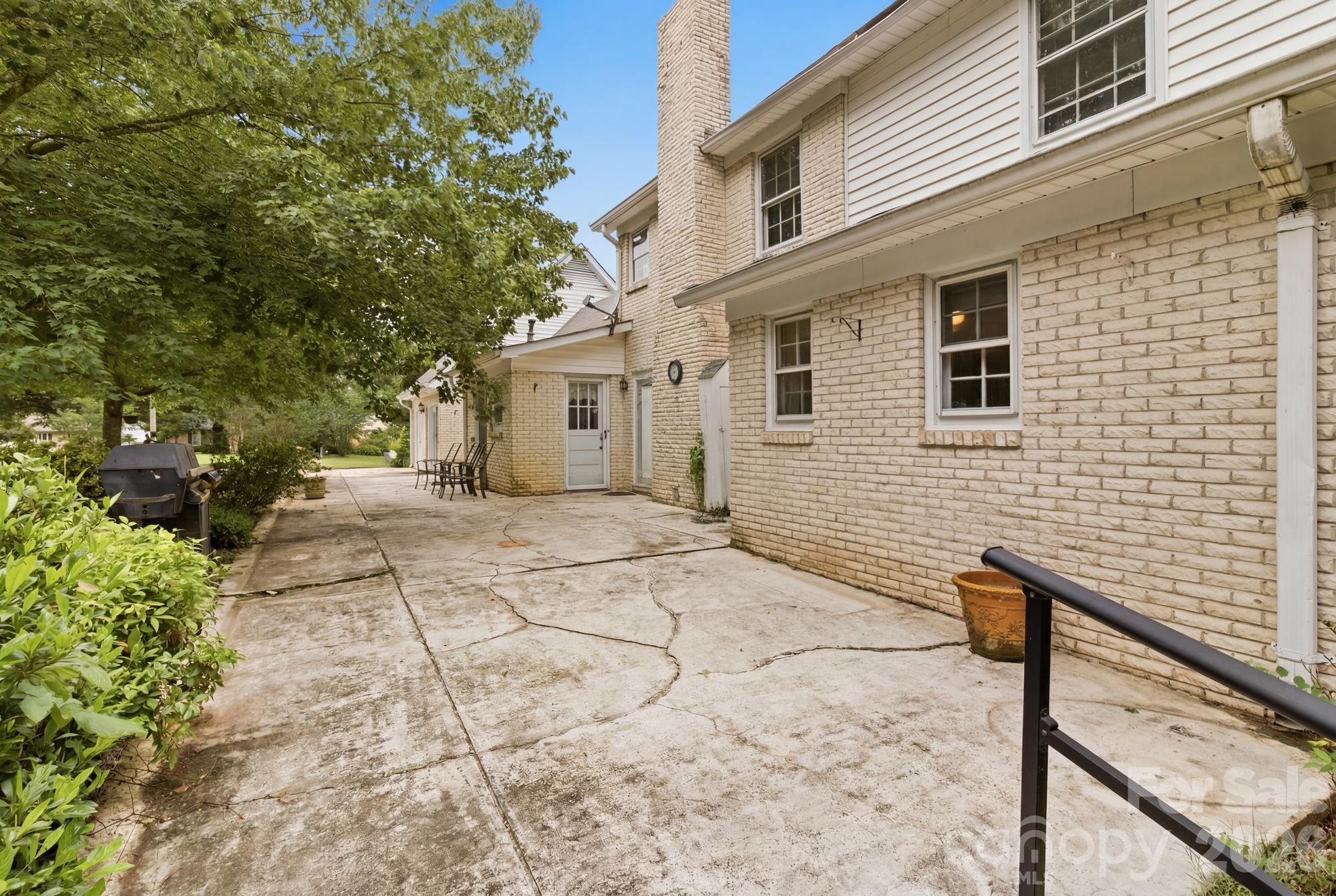 main property photo 40