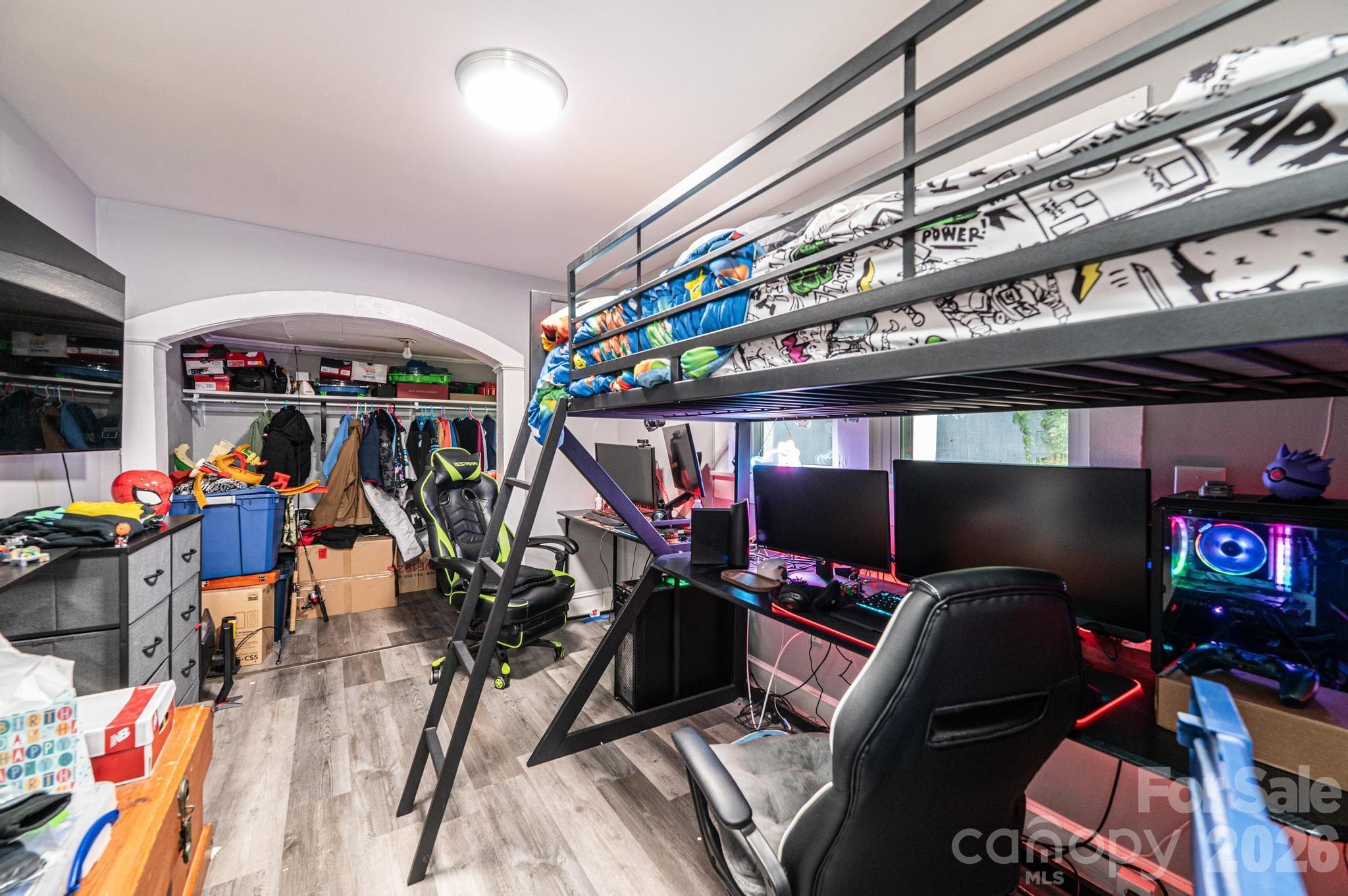 main property photo 32