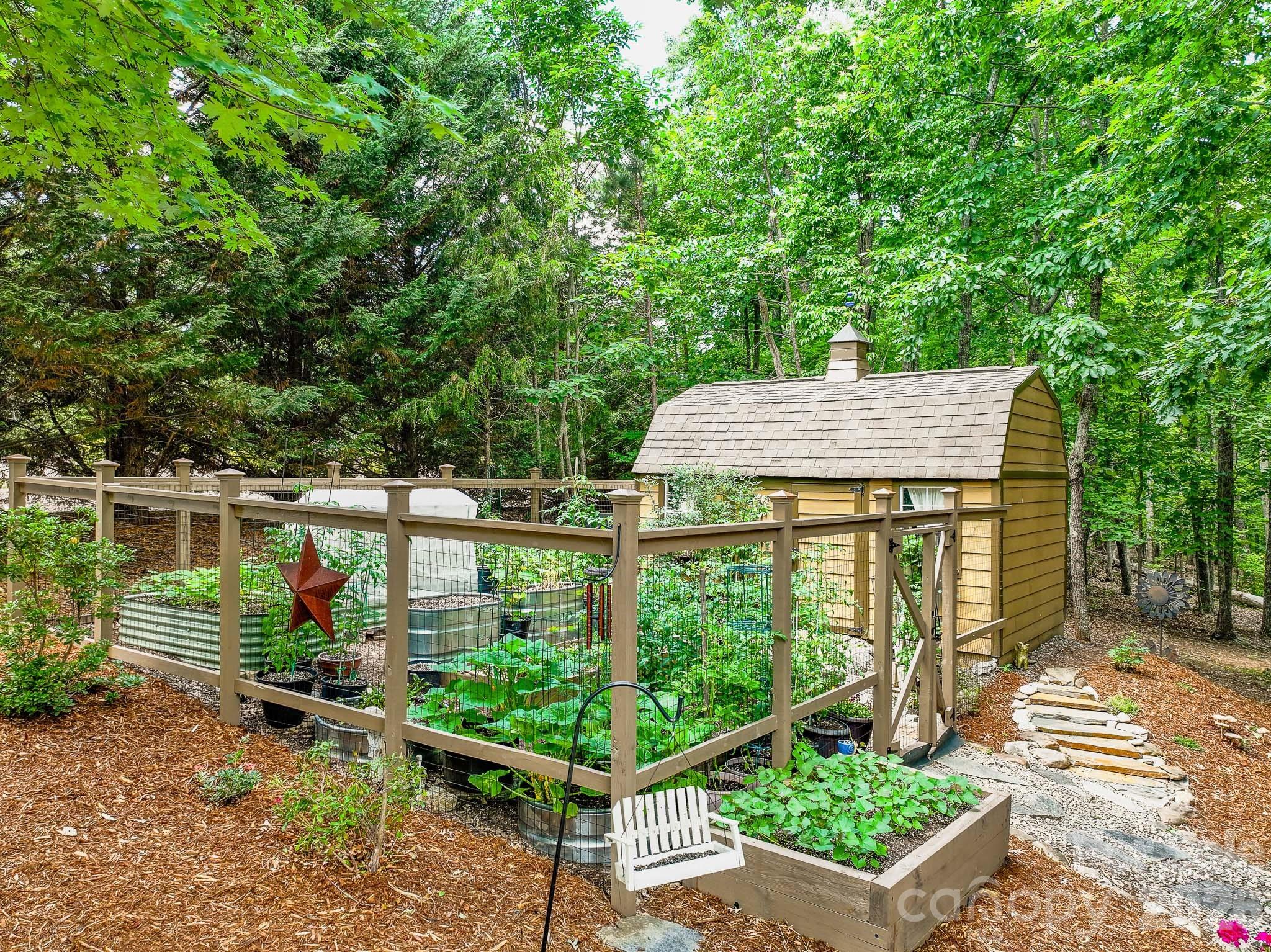 main property photo 40
