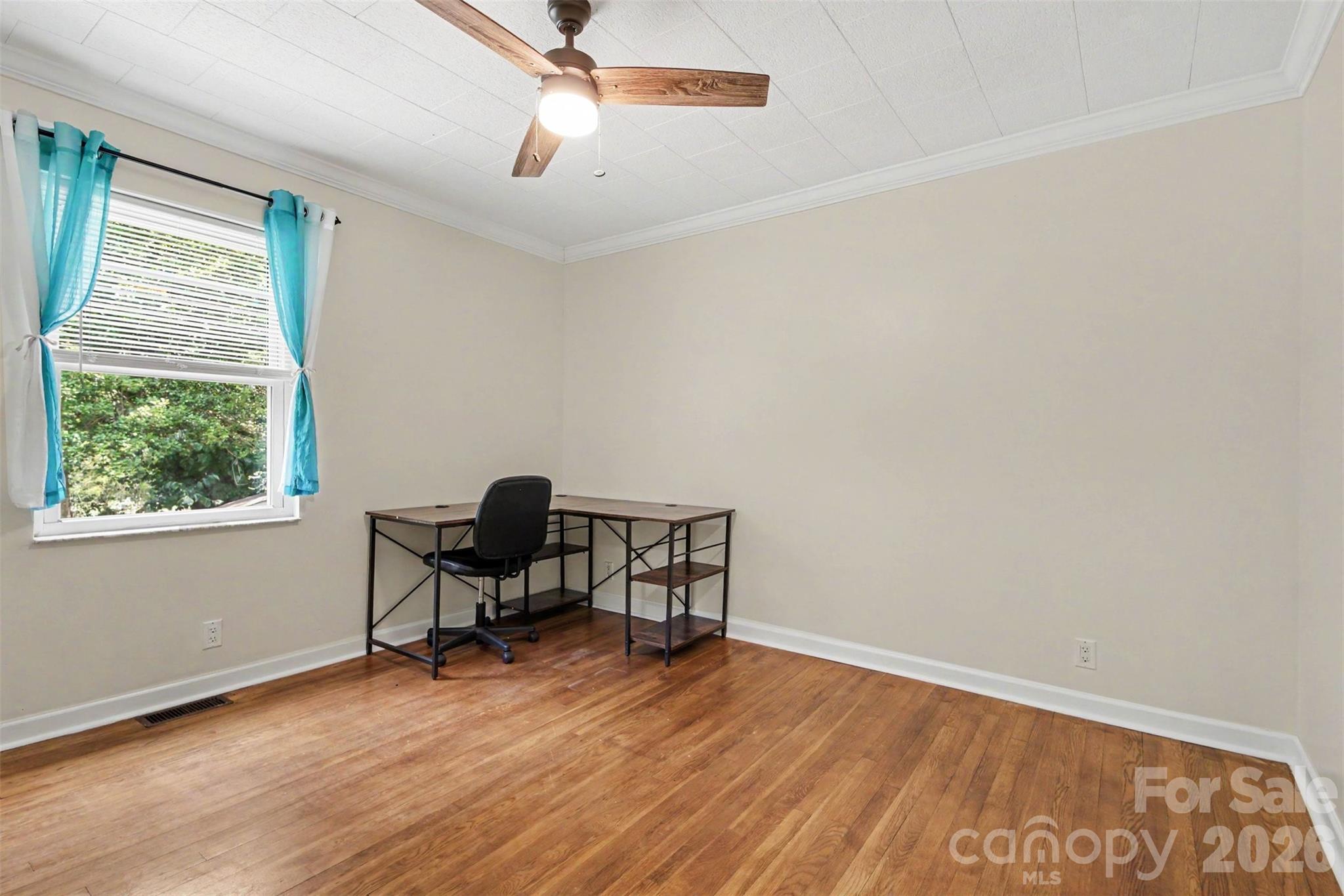 main property photo 11