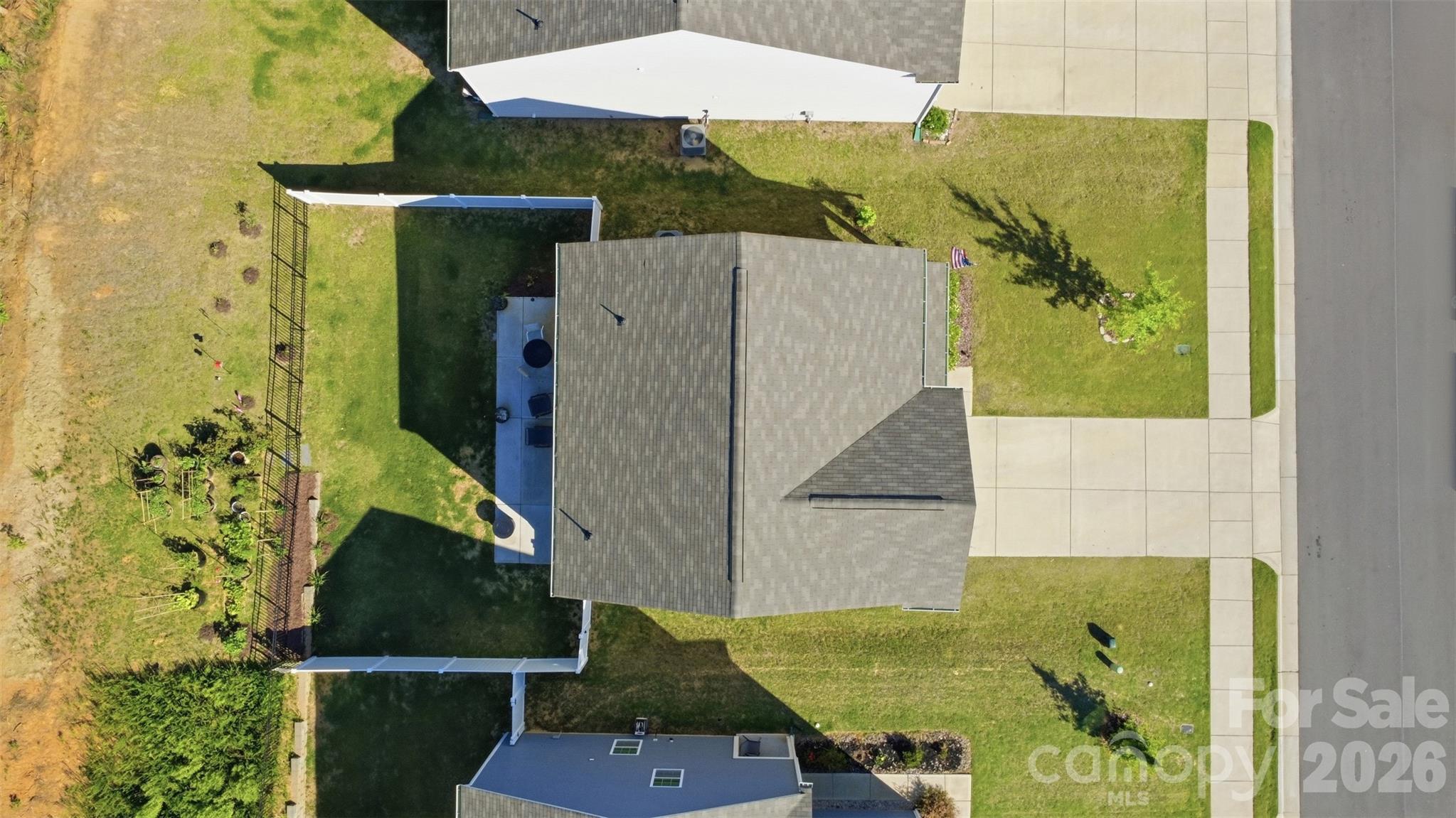 main property photo 32