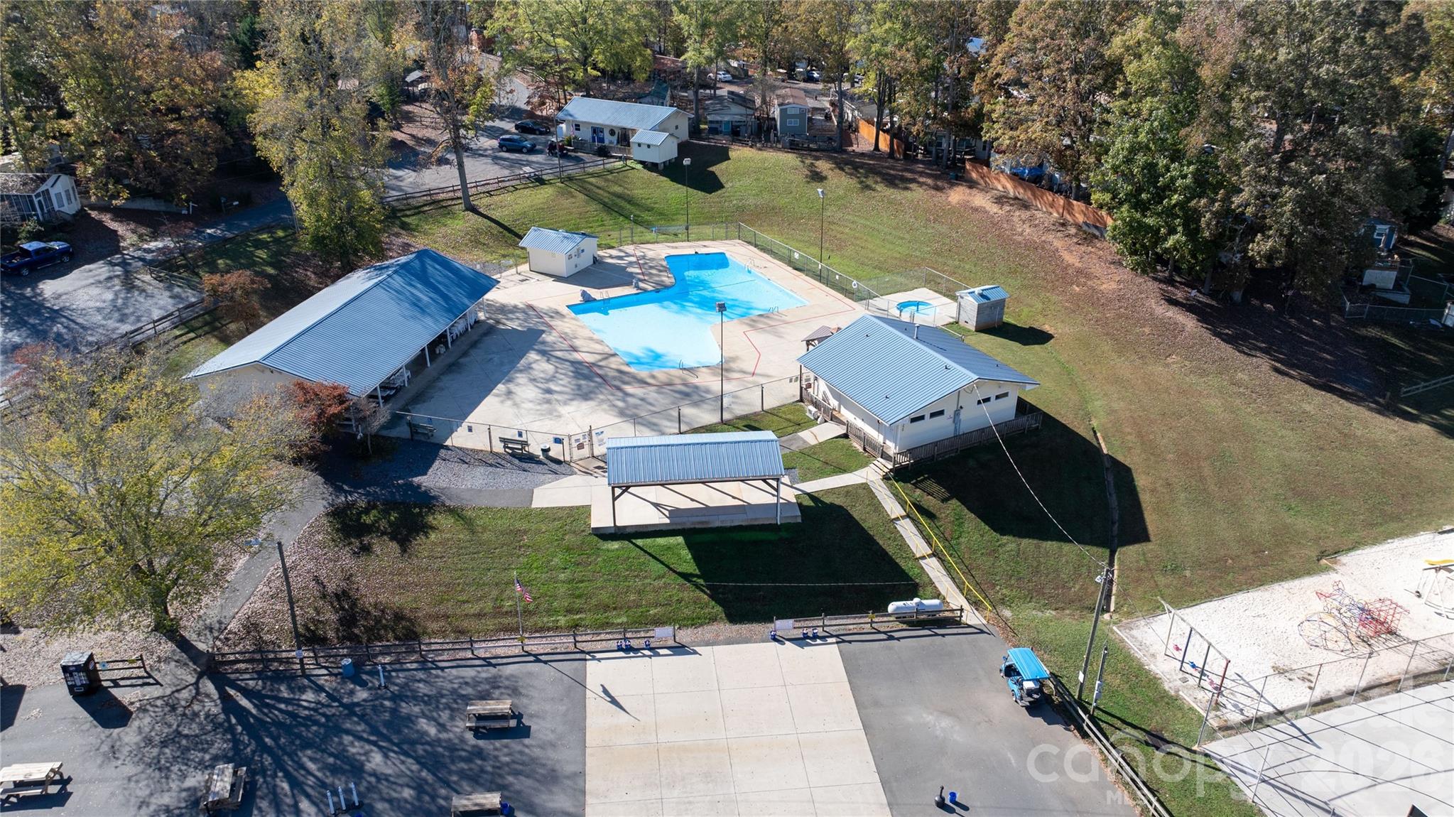 main property photo 33