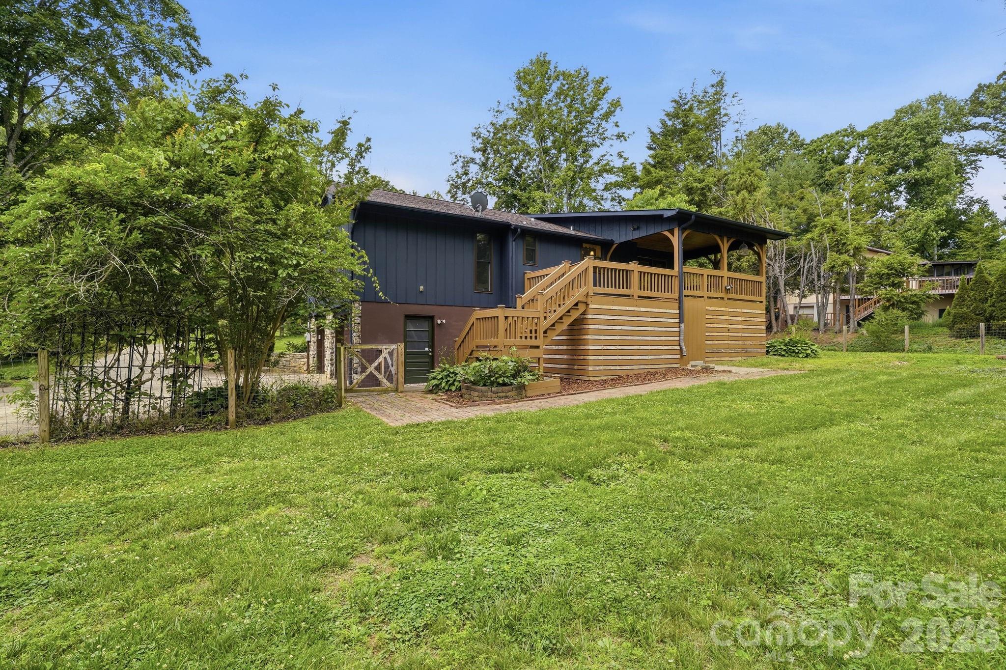 main property photo 28