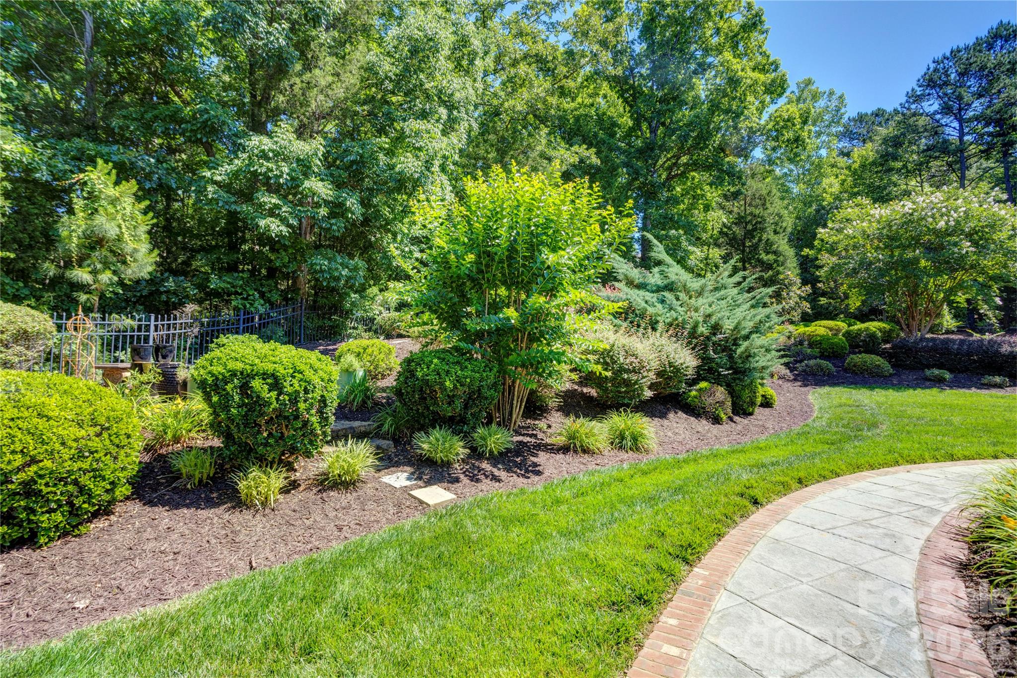 main property photo 40