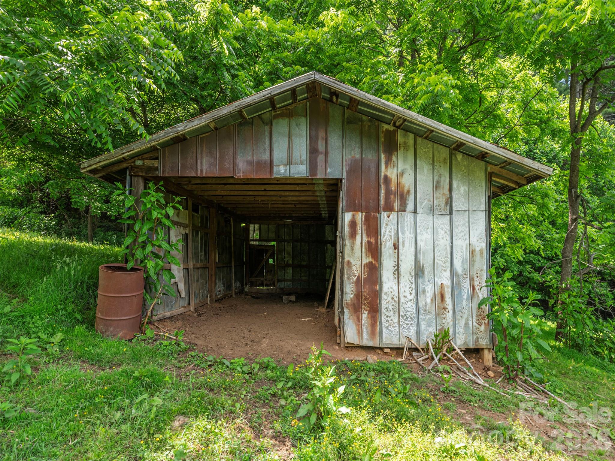 main property photo 6