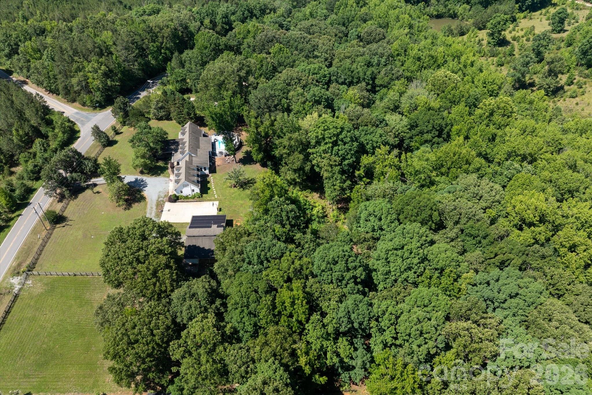 main property photo 40