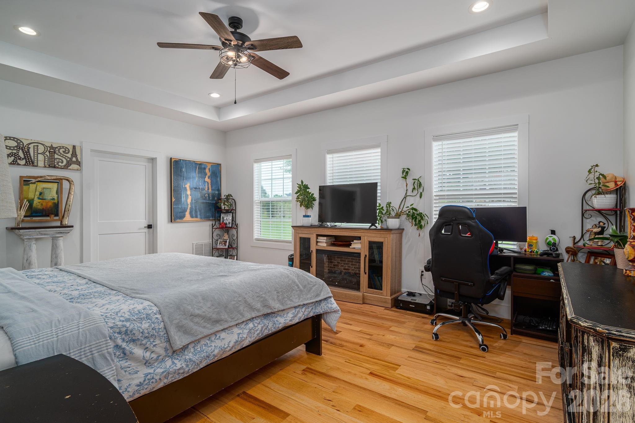 main property photo 20