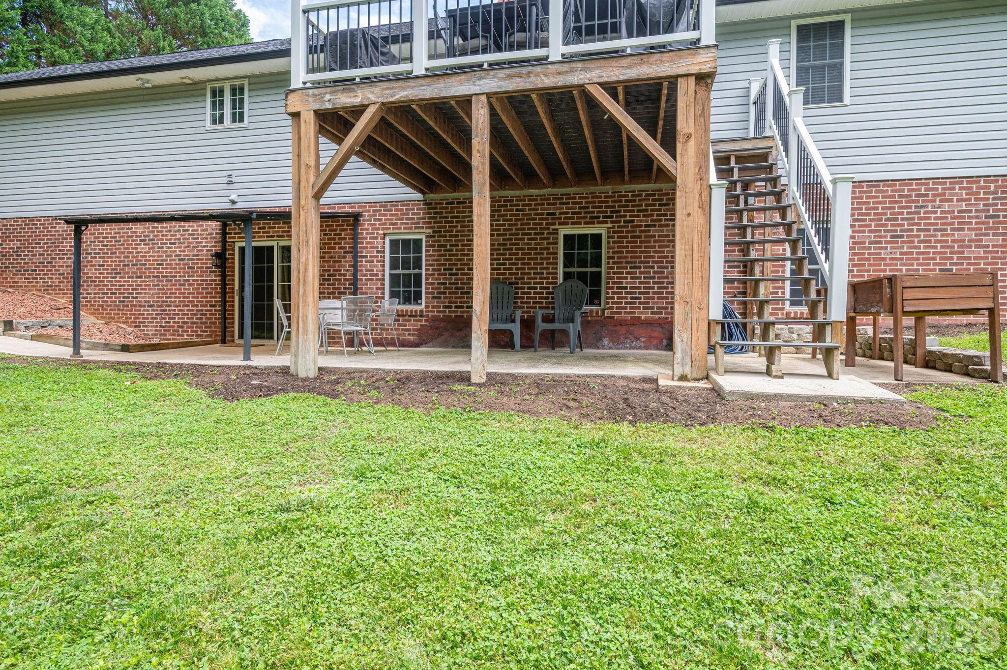 main property photo 31