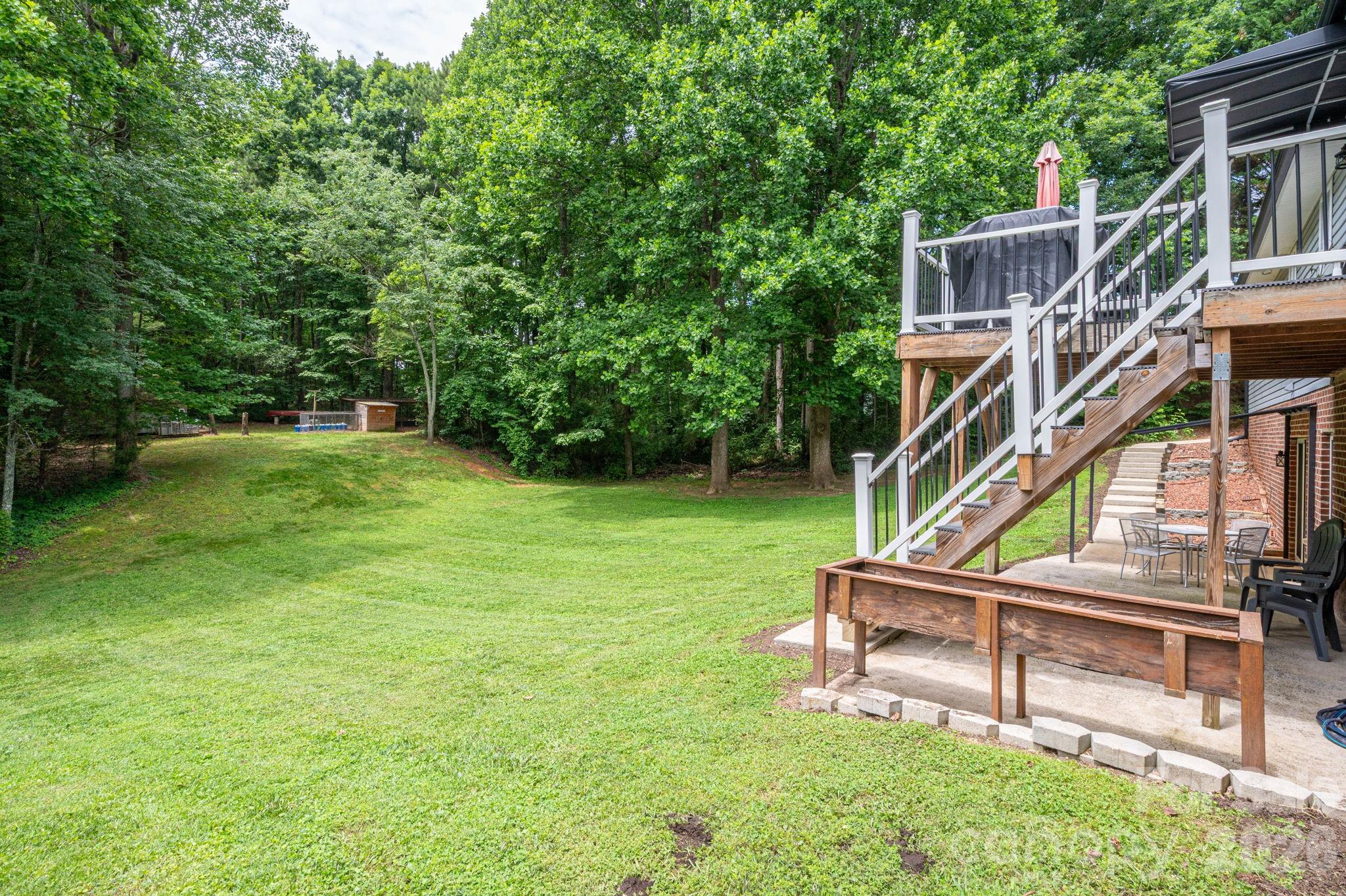 main property photo 32