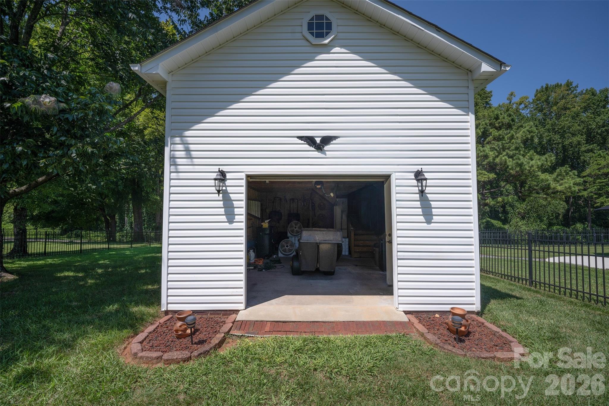 main property photo 40