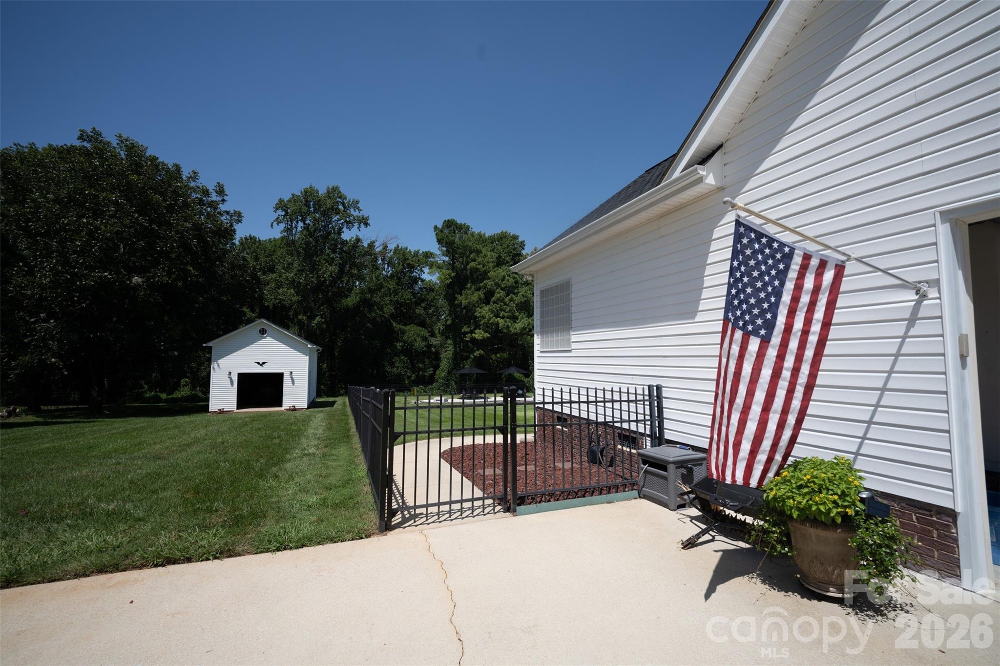 main property photo 45