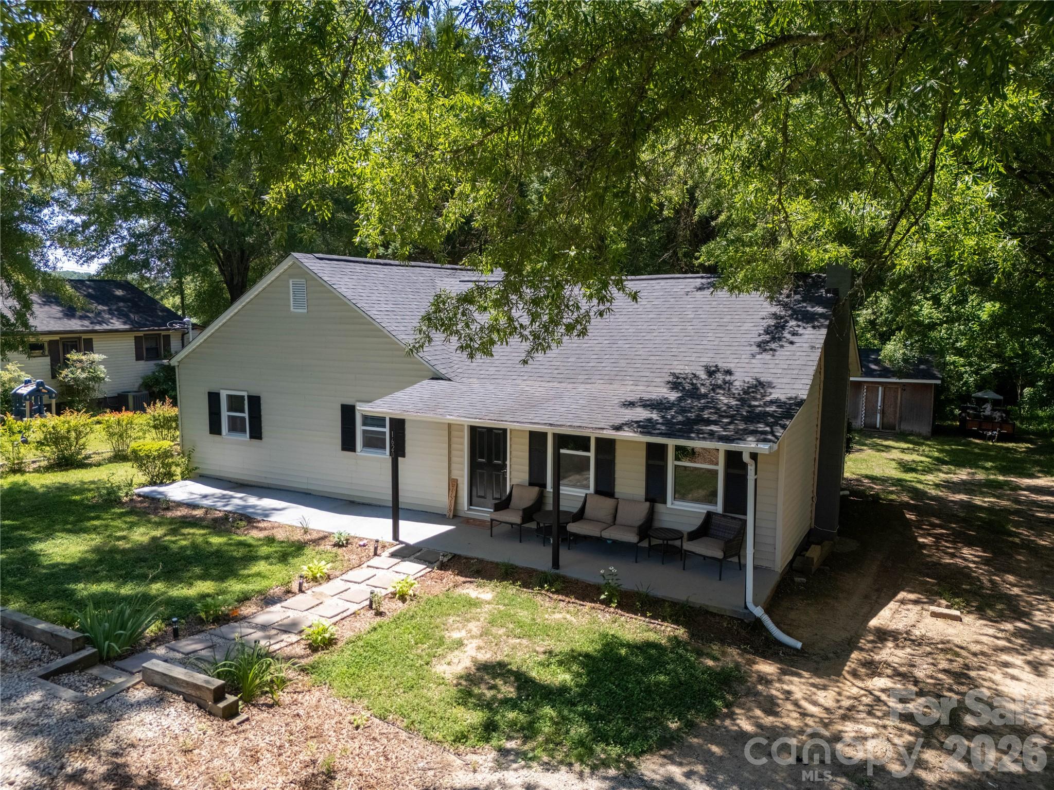 main property photo 30