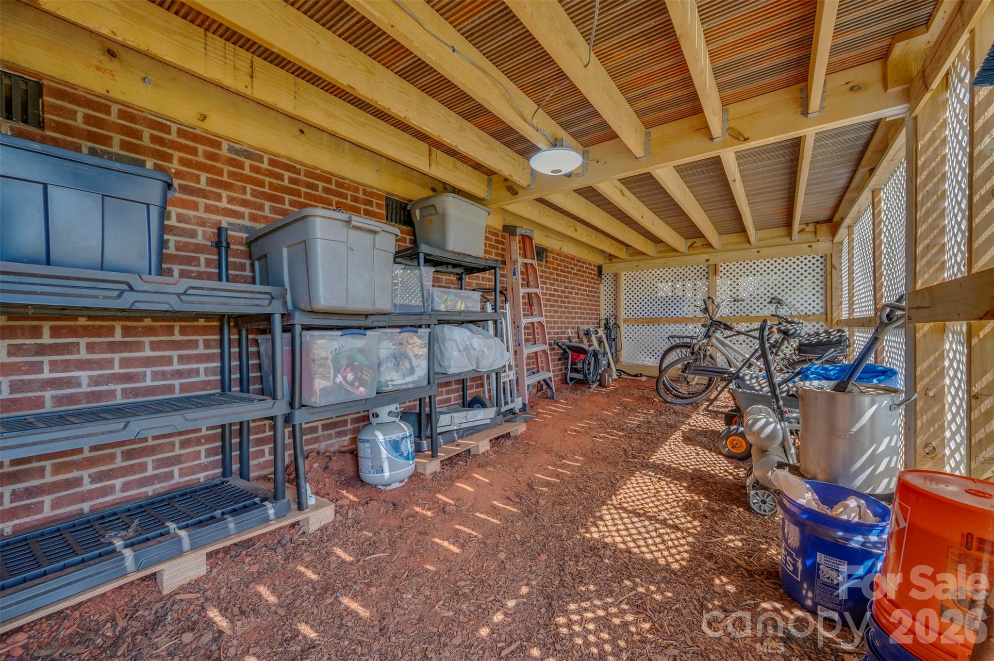 main property photo 40