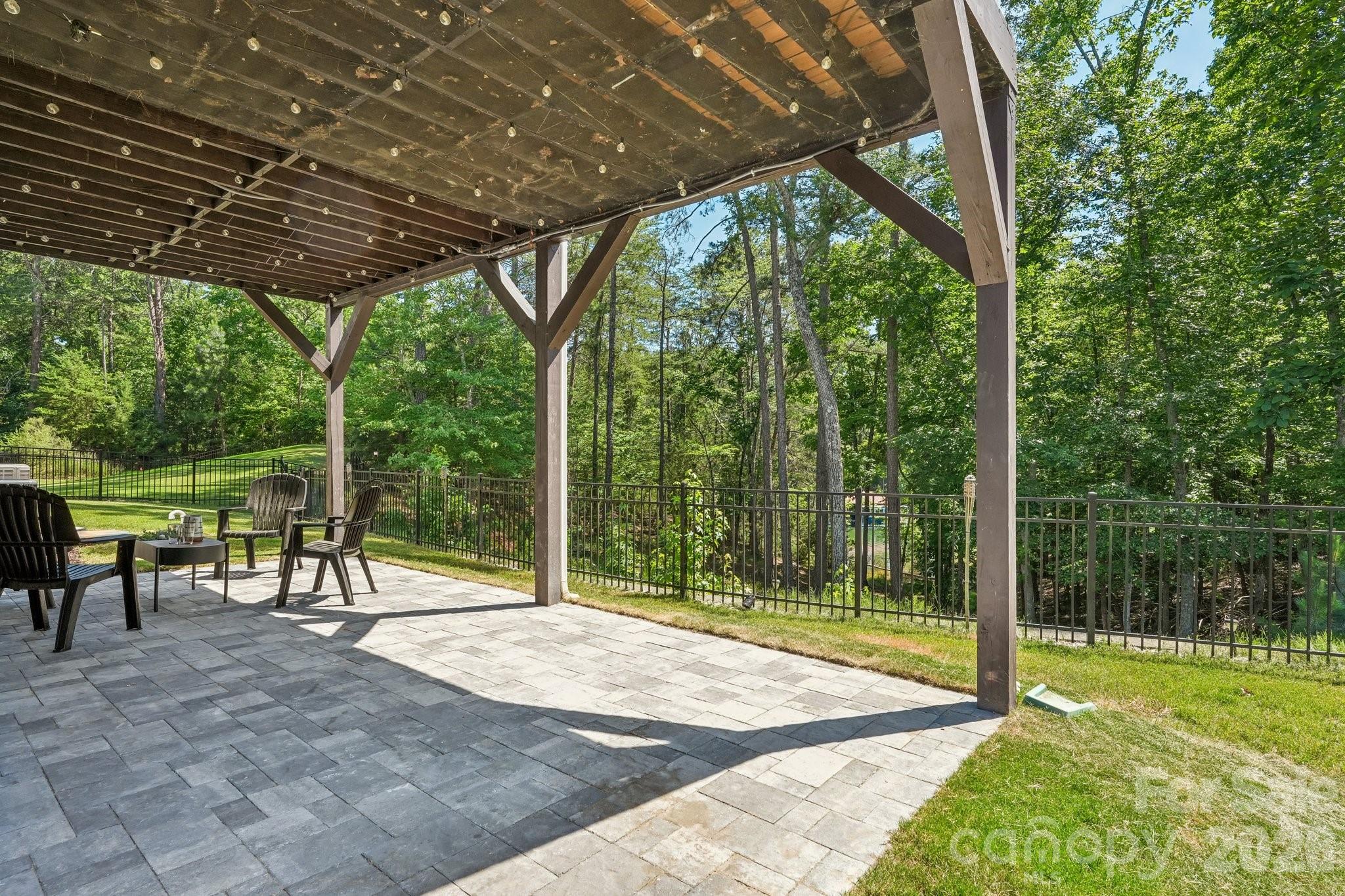 main property photo 40