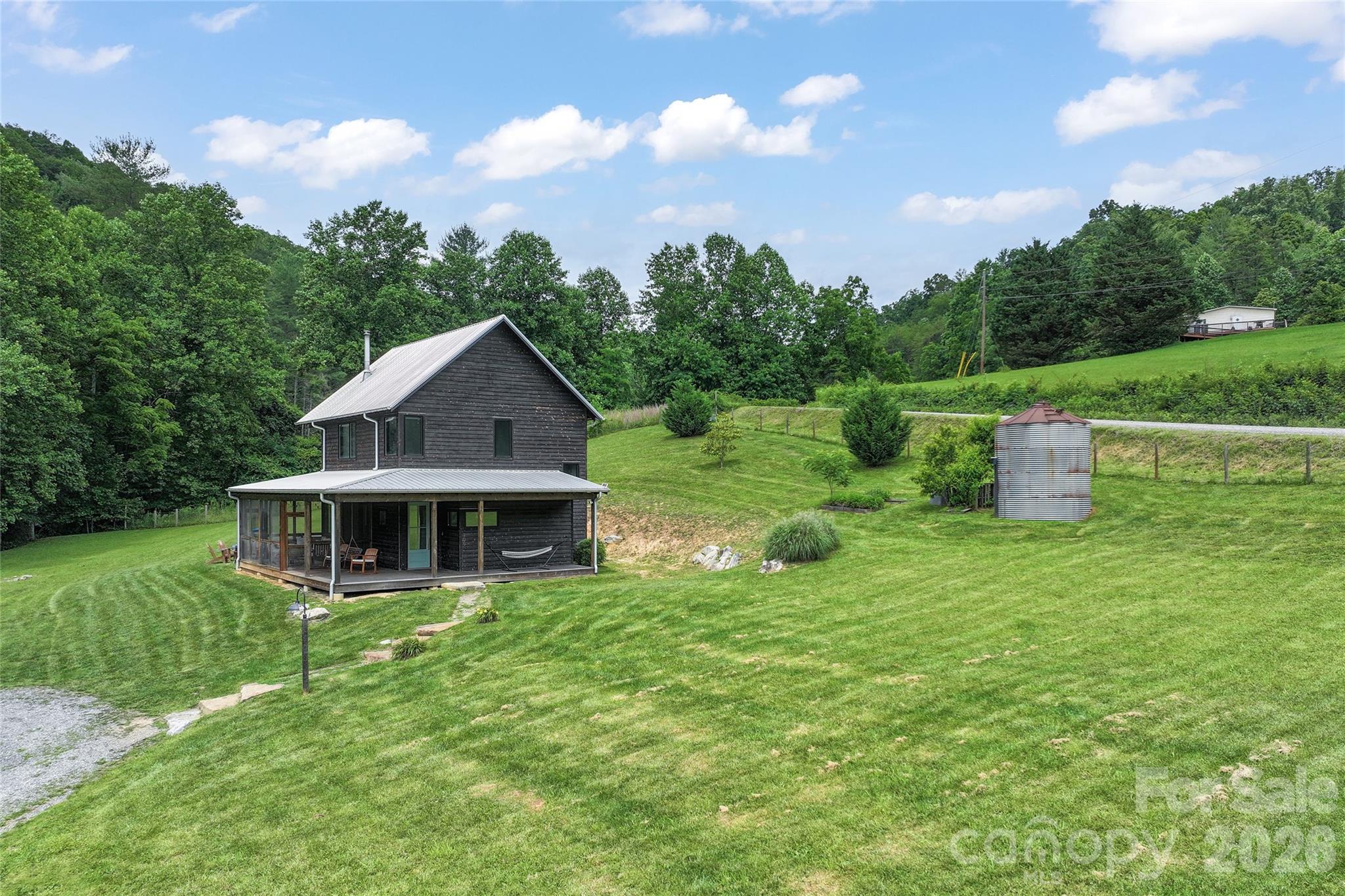 main property photo 40
