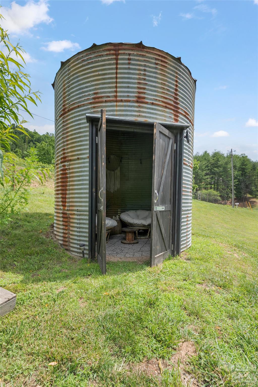 main property photo 41