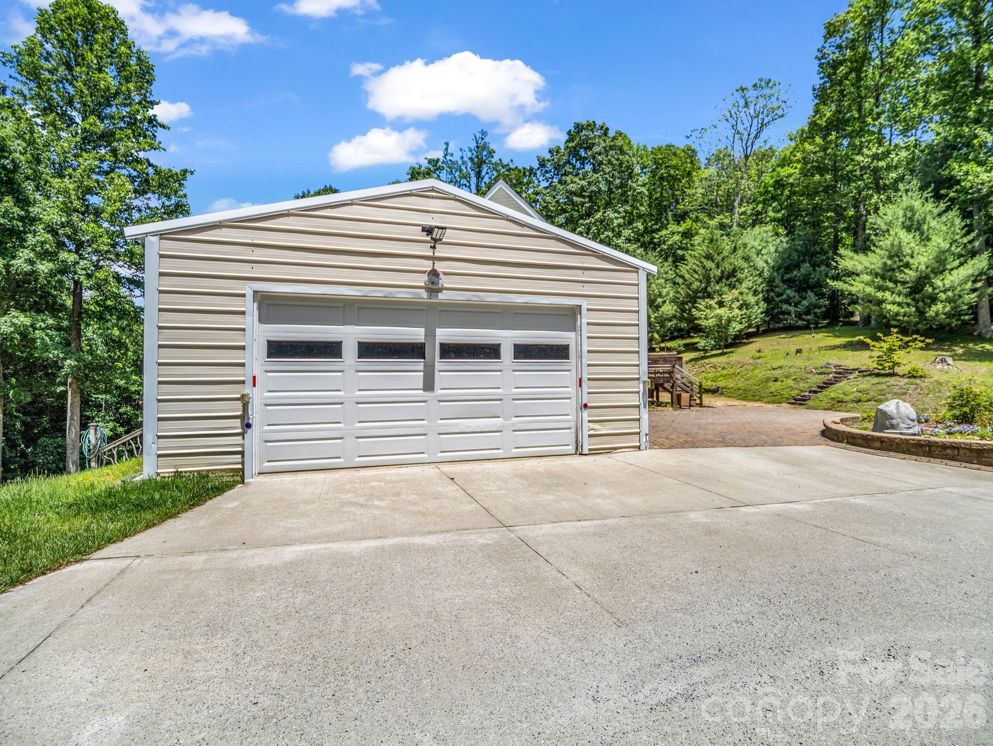 main property photo 32