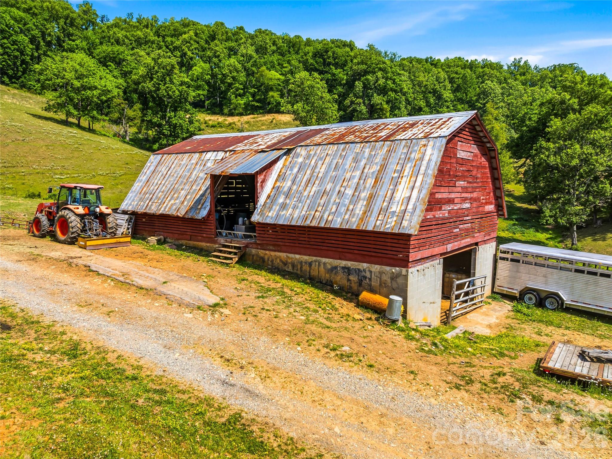 main property photo 8