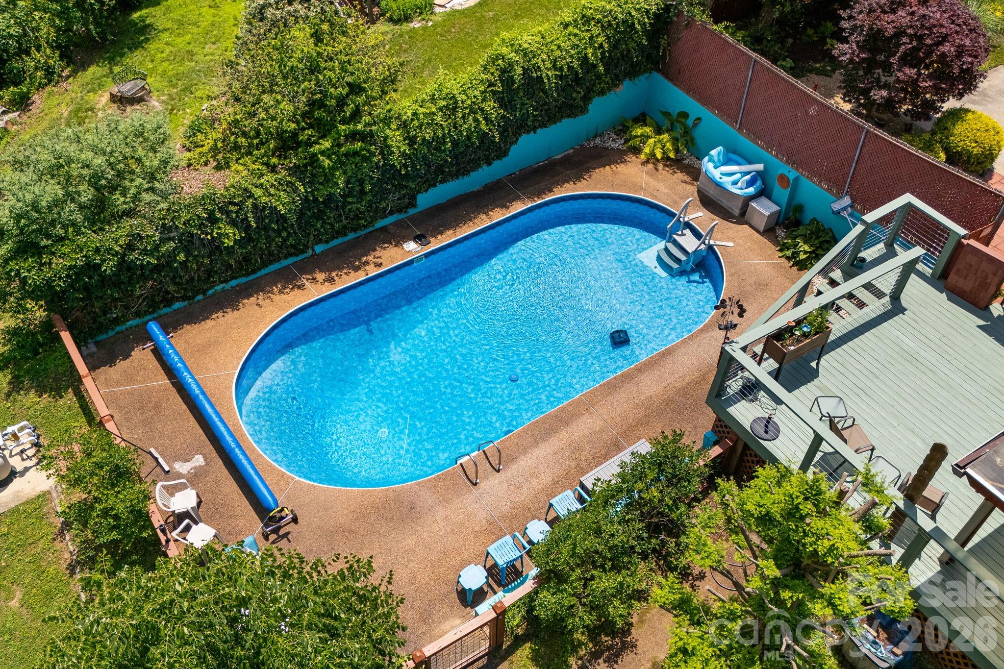 main property photo 32
