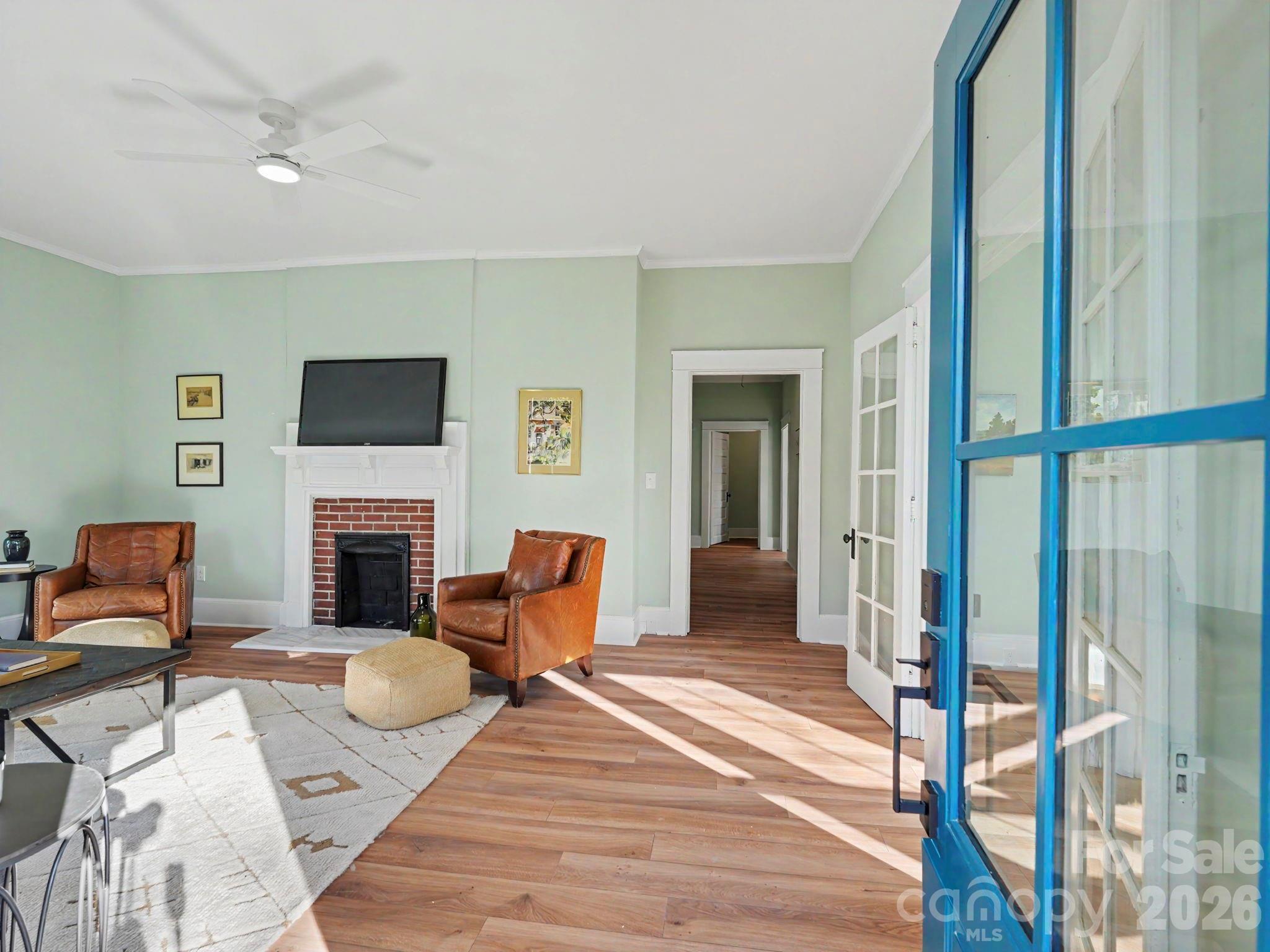 property viewer photo 1