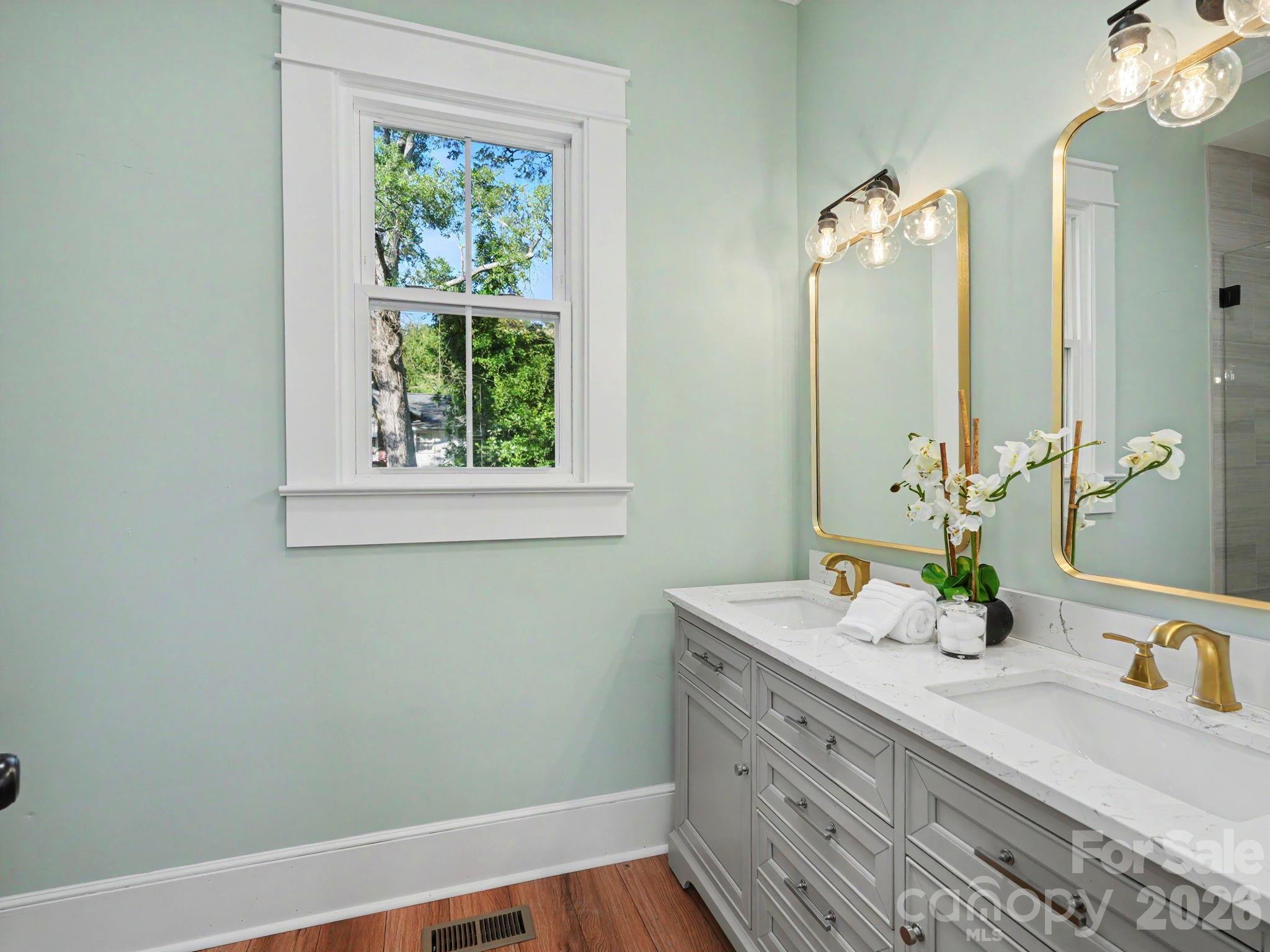 property viewer photo 19