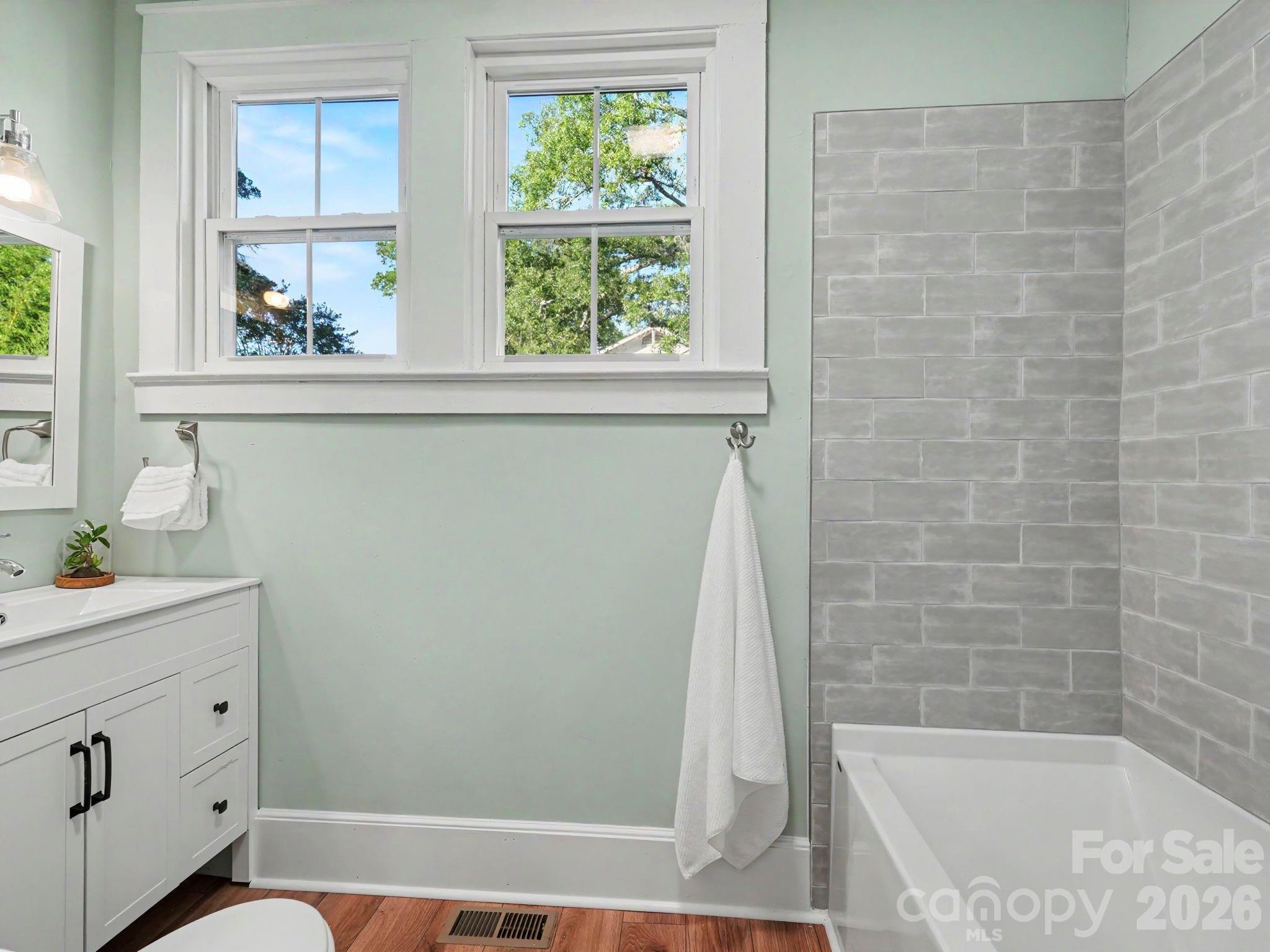property viewer photo 24