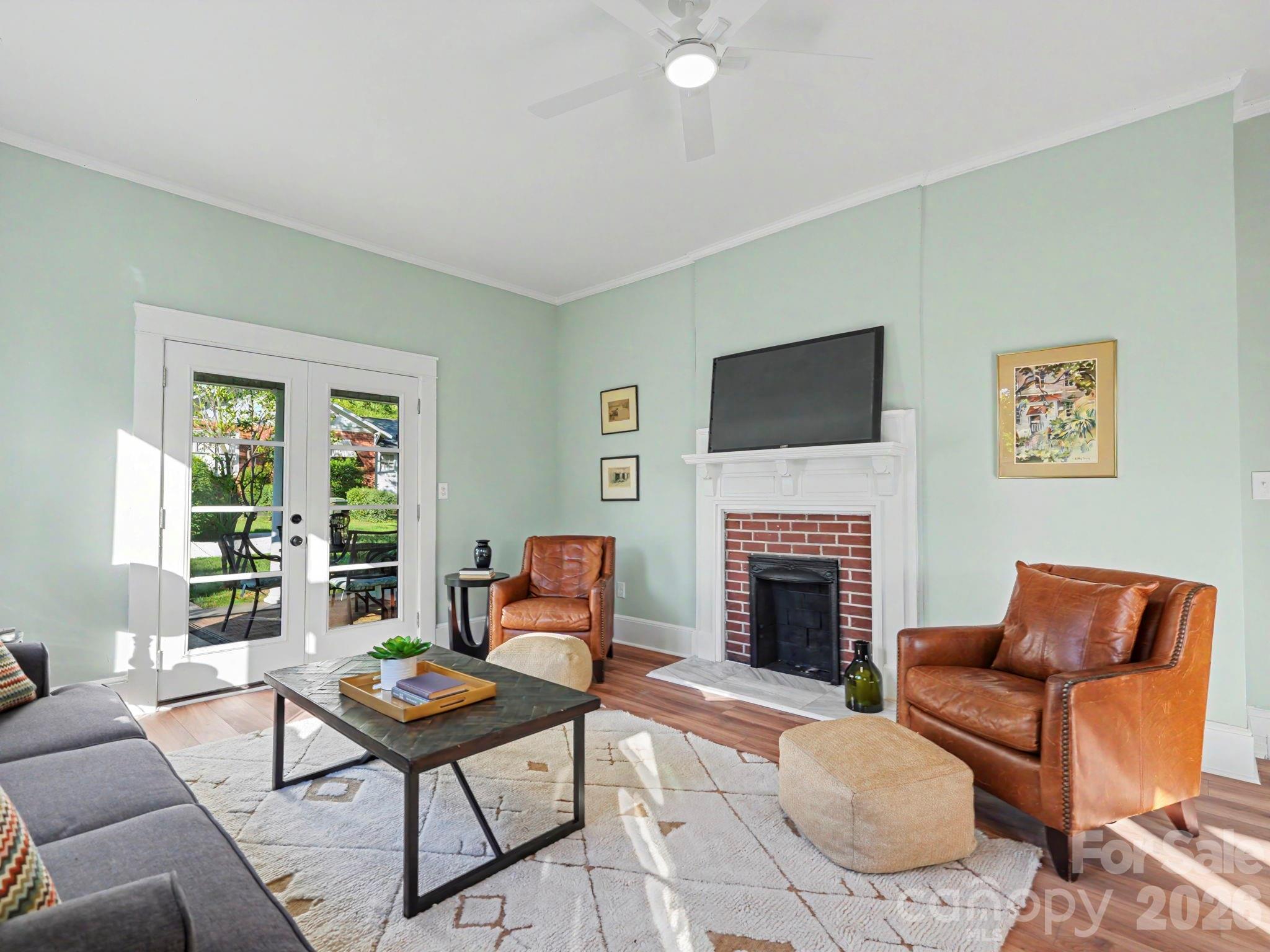 property viewer photo 3