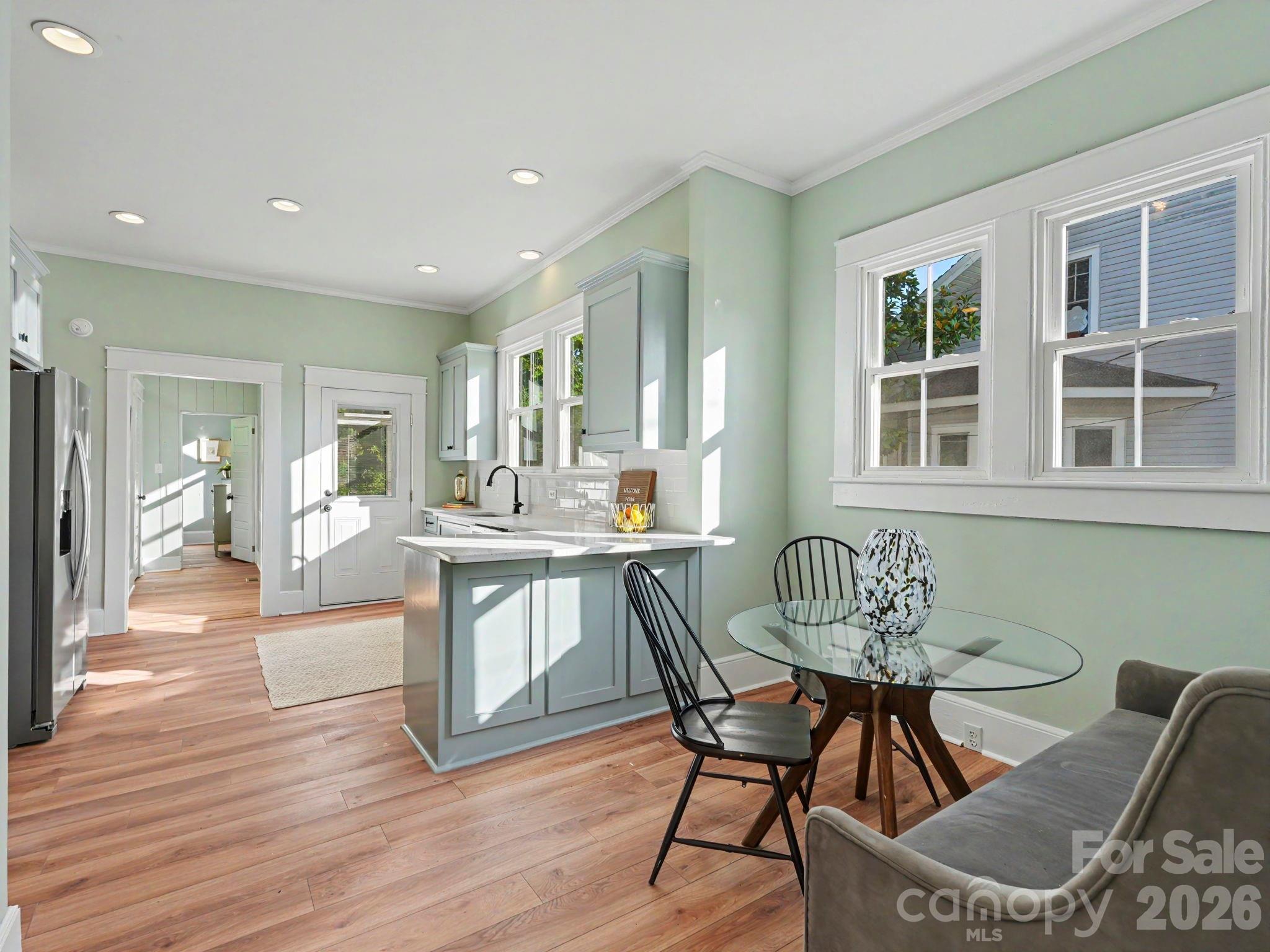 property viewer photo 9