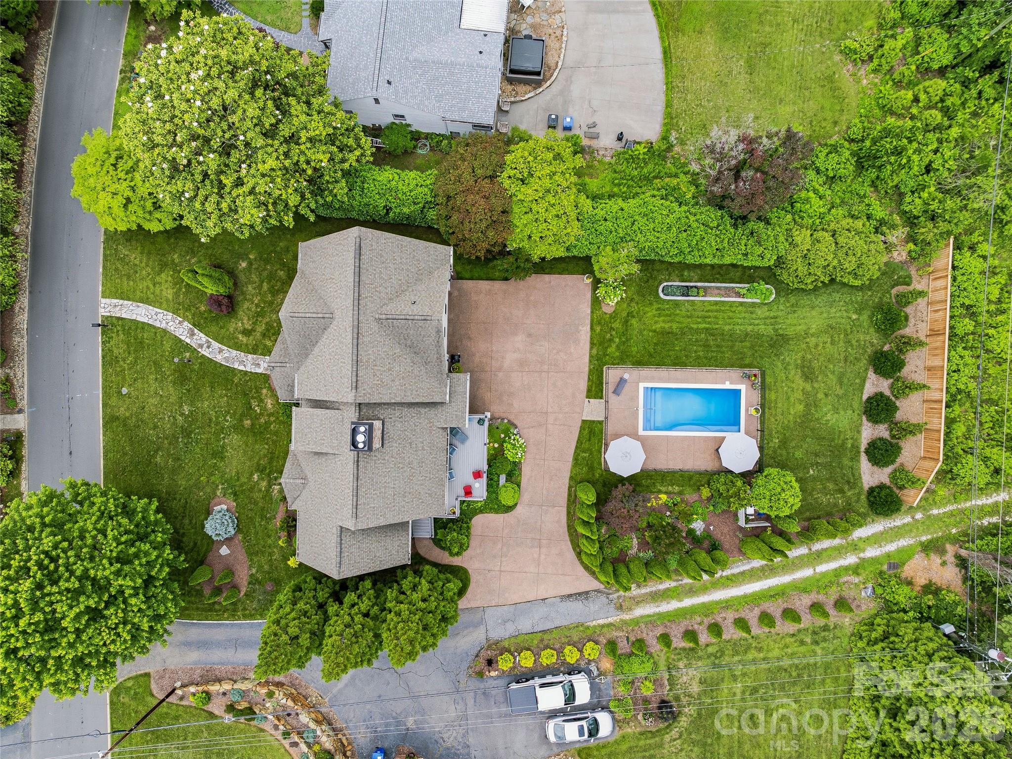 main property photo 9