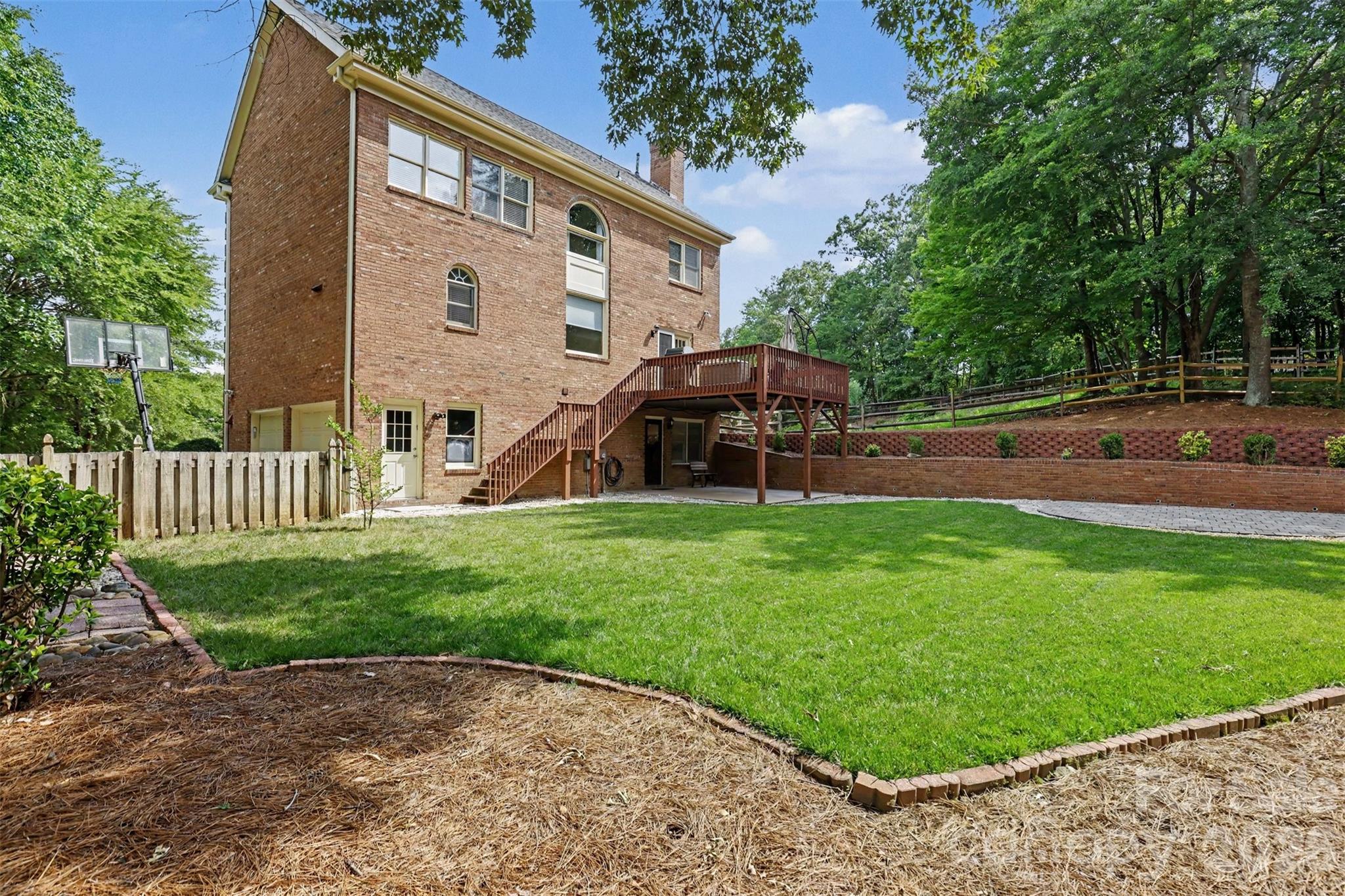 main property photo 28