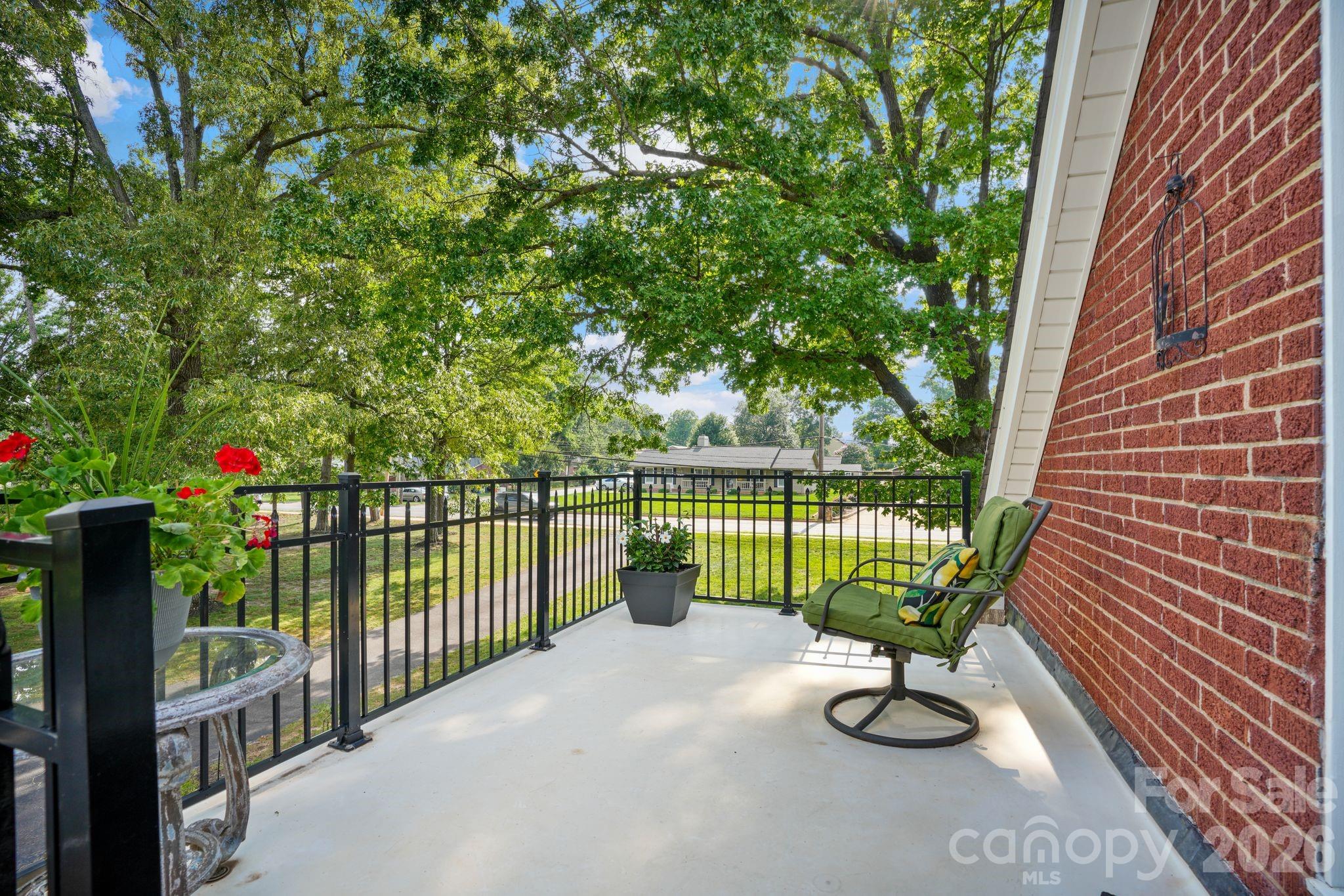 main property photo 13