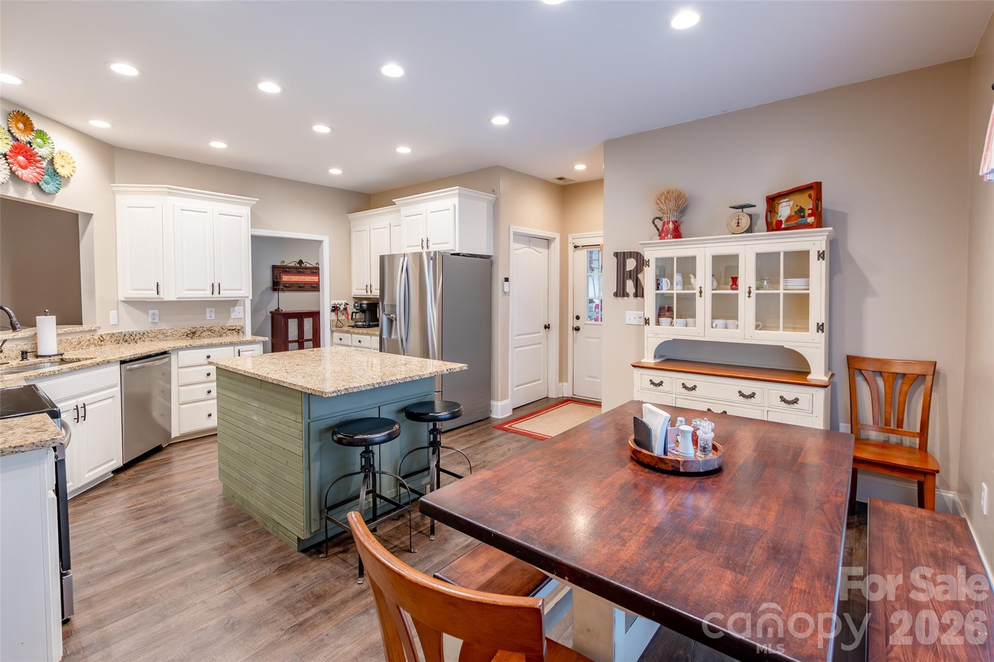 main property photo 14