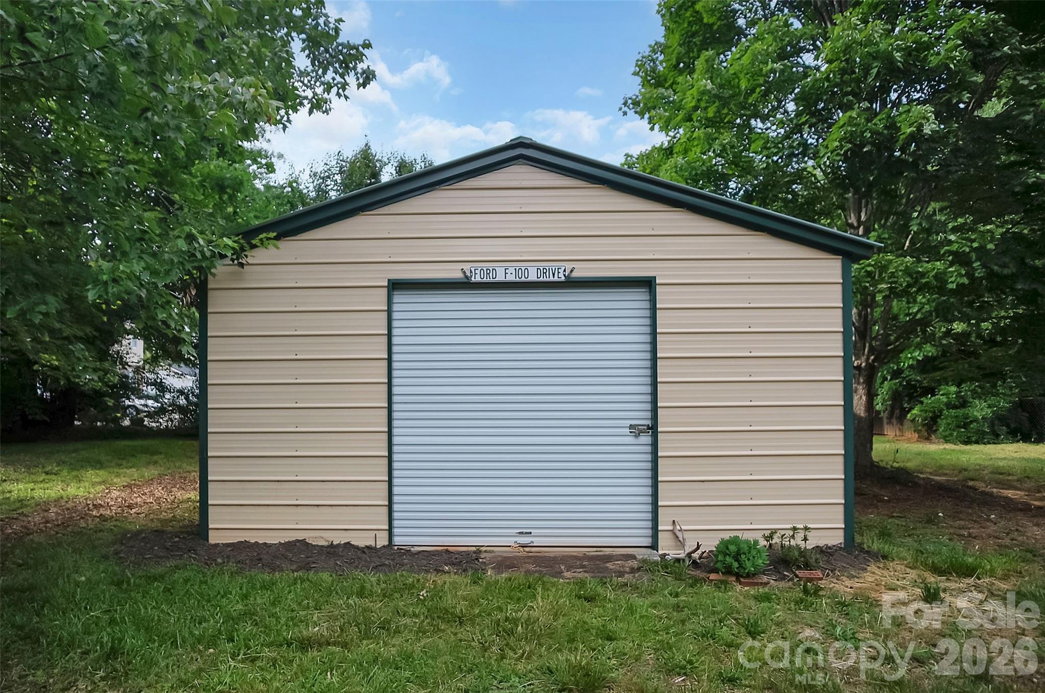main property photo 26