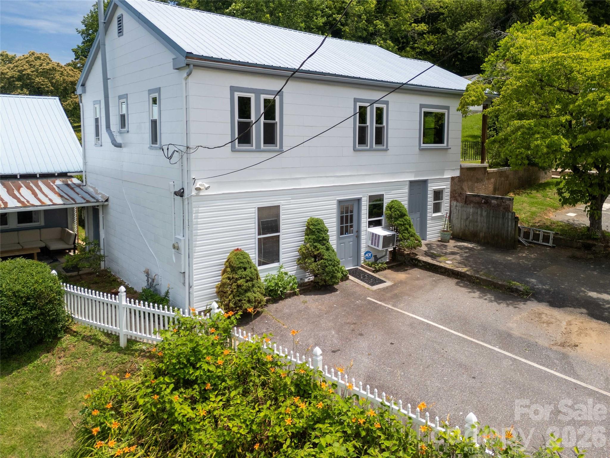 main property photo 26