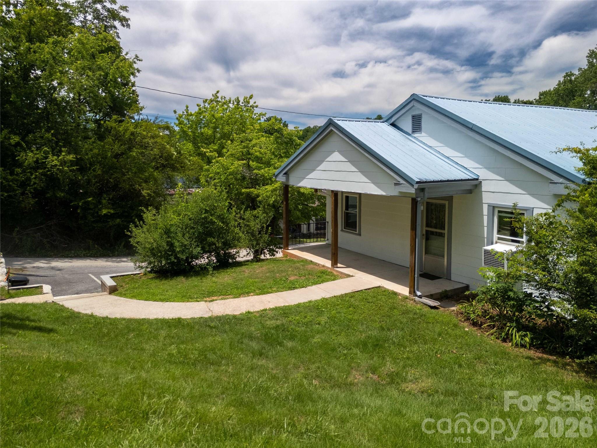 main property photo 40