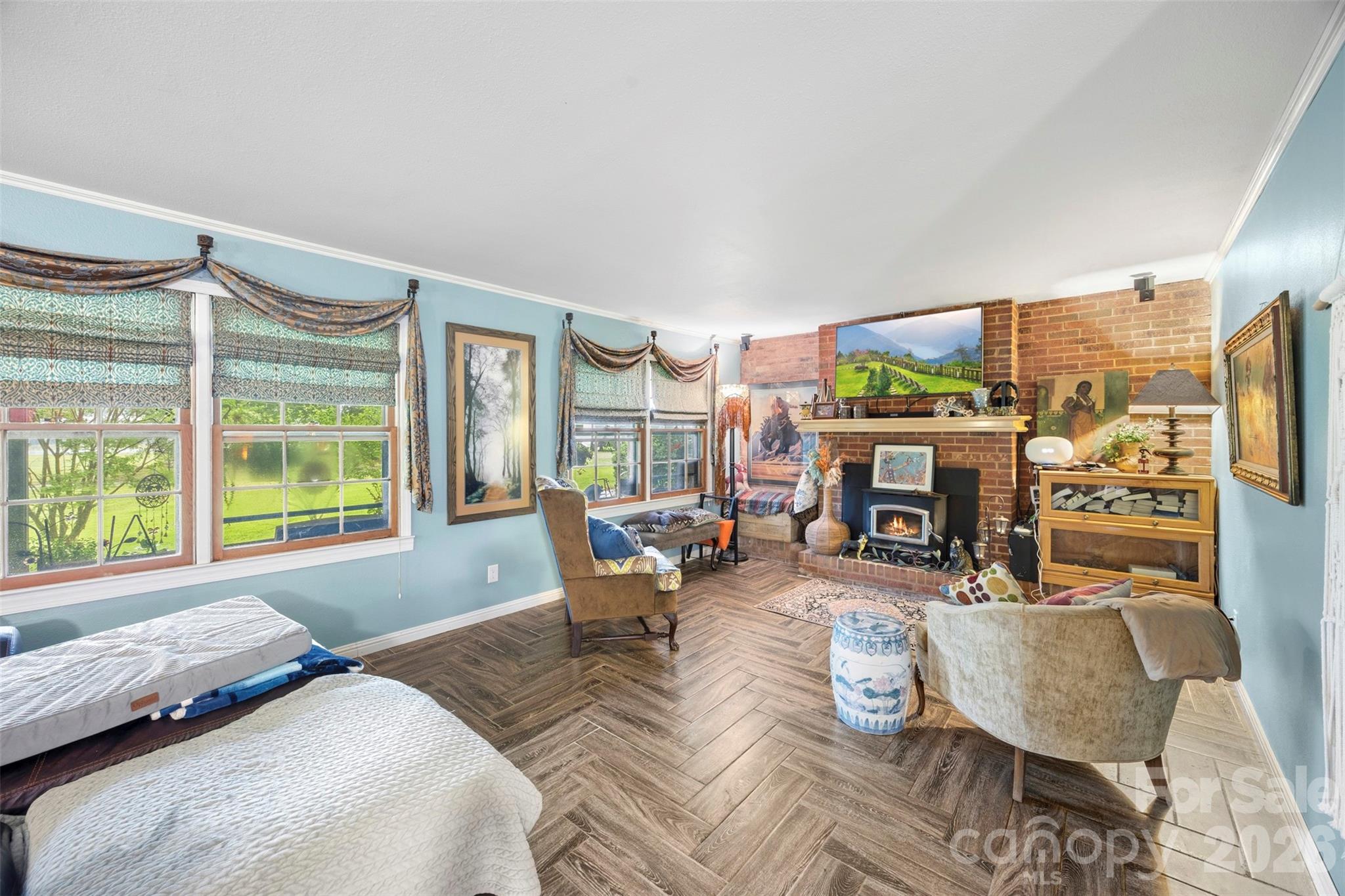 main property photo 4