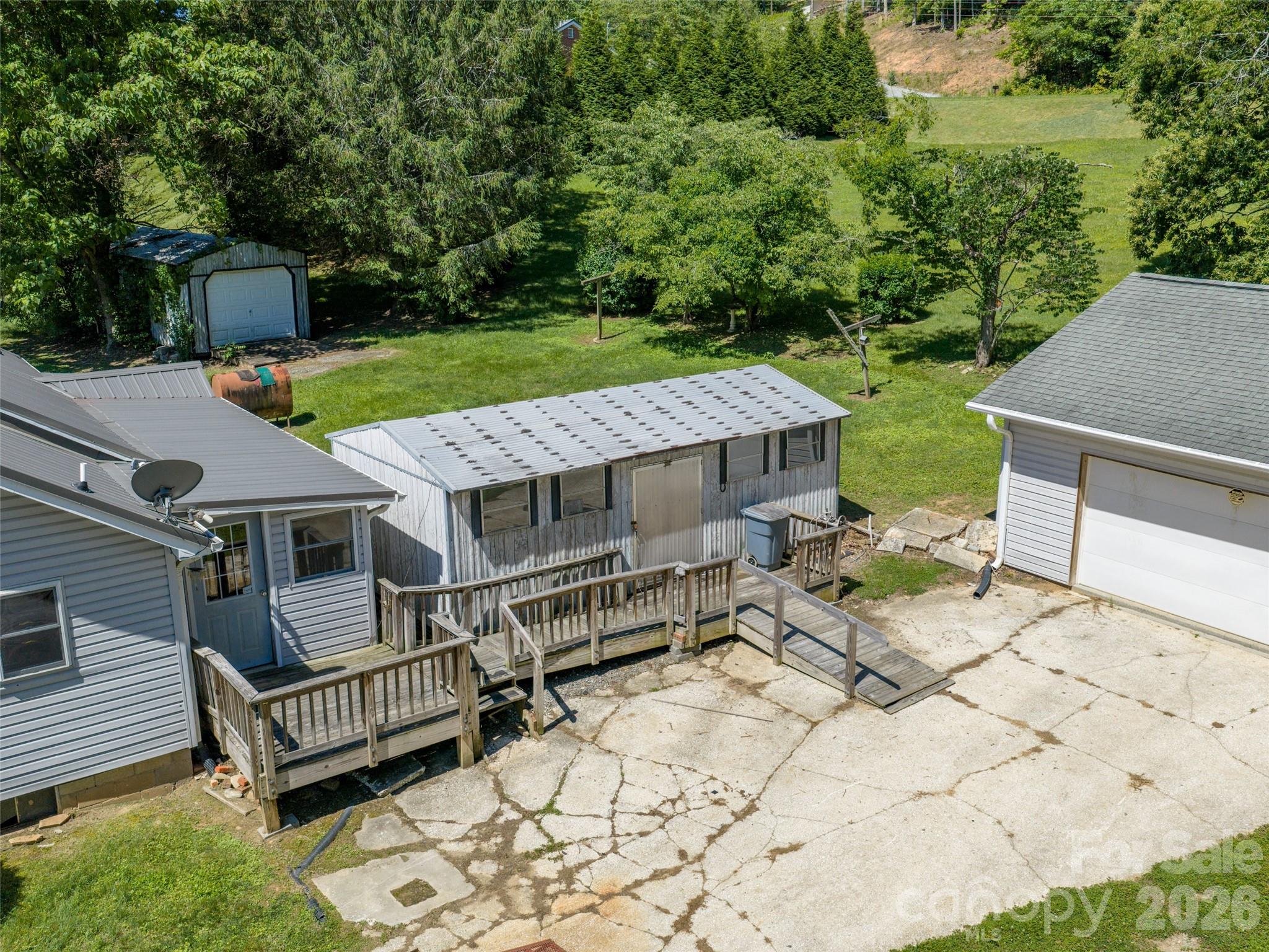 main property photo 33