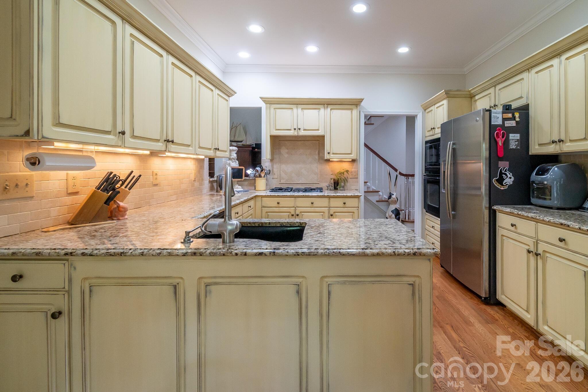 main property photo 8