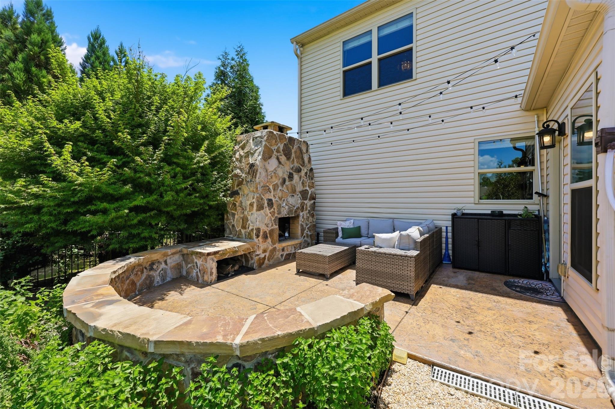 main property photo 40